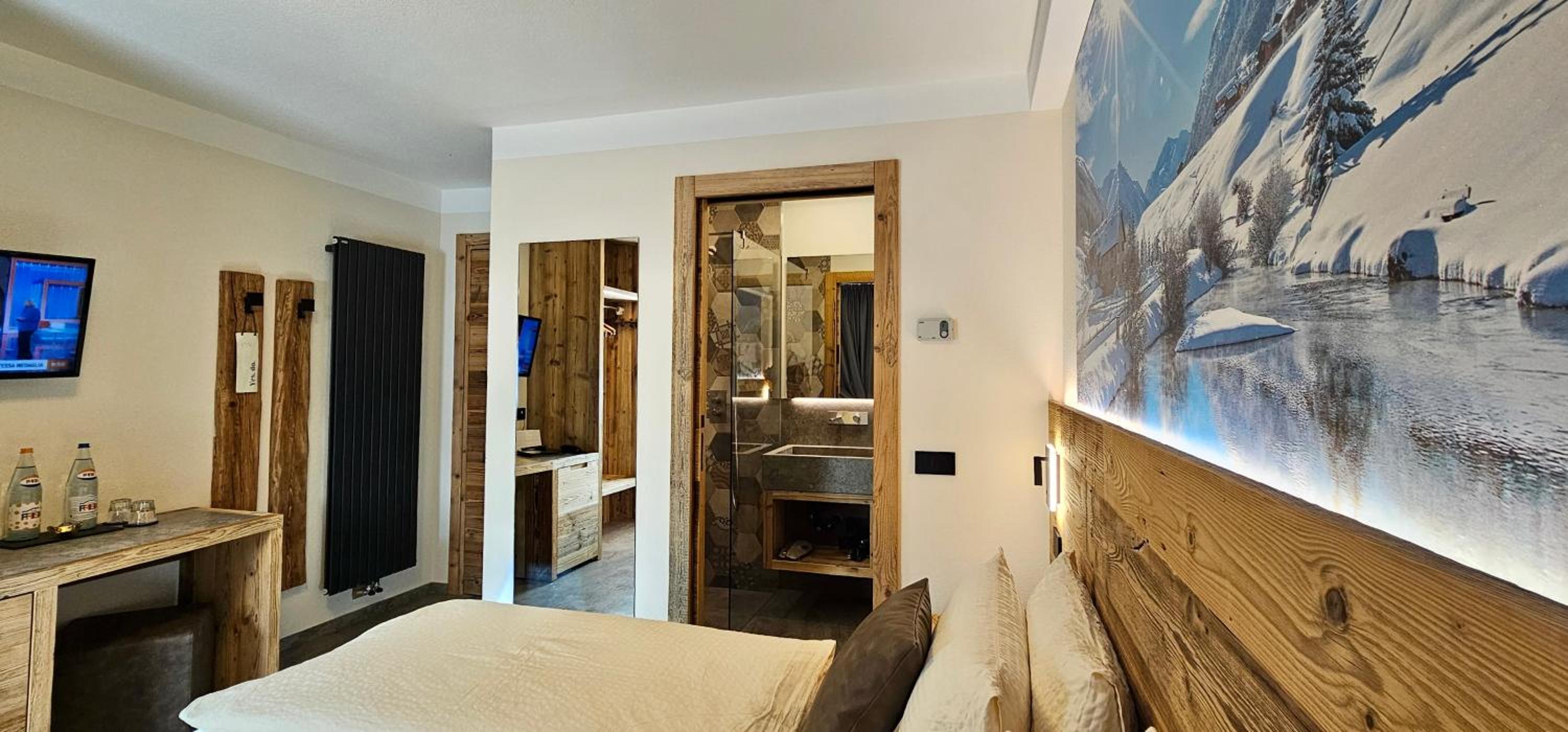 Deluxe Double or Twin Room