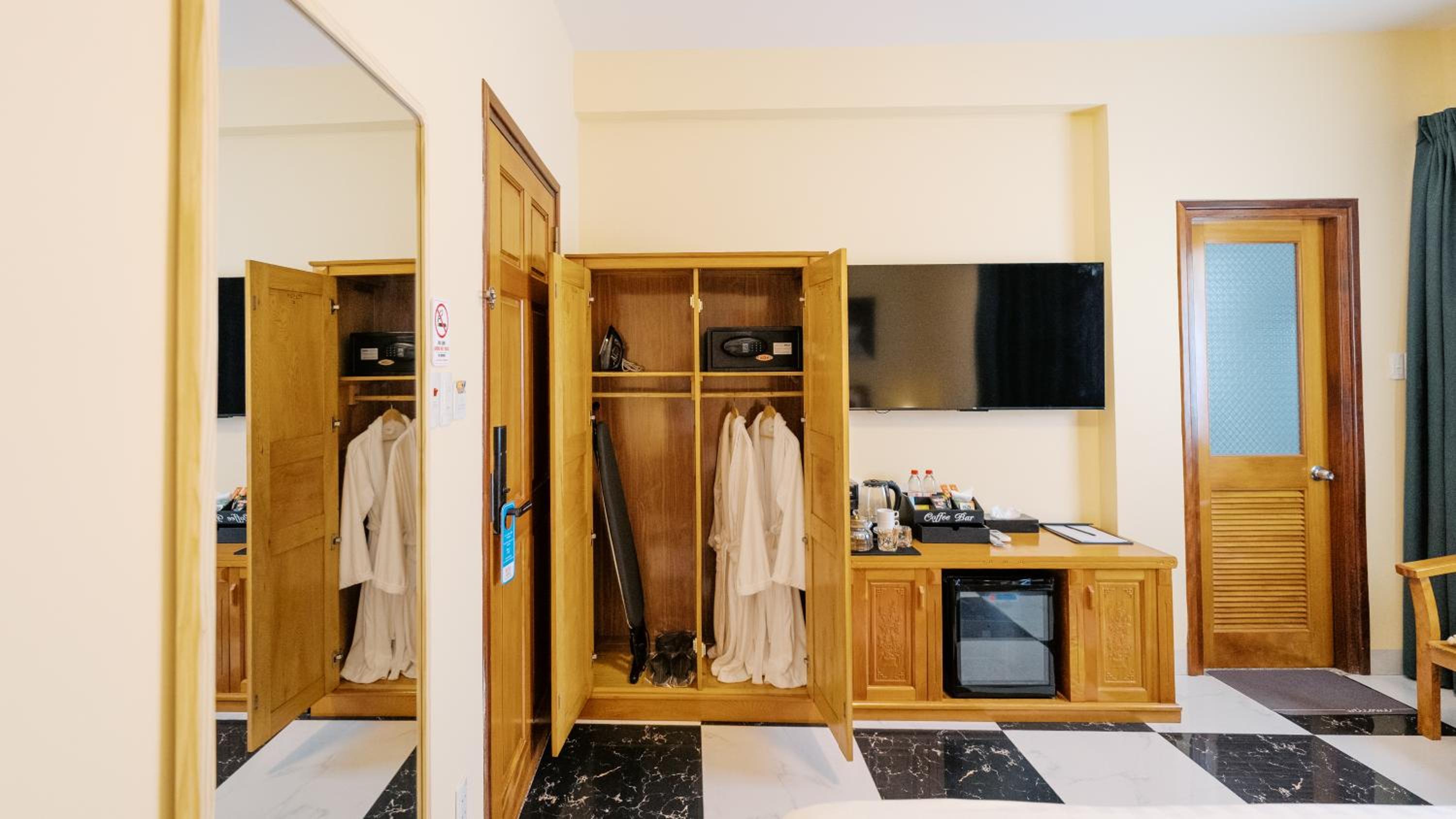 Superior King Room photo 2