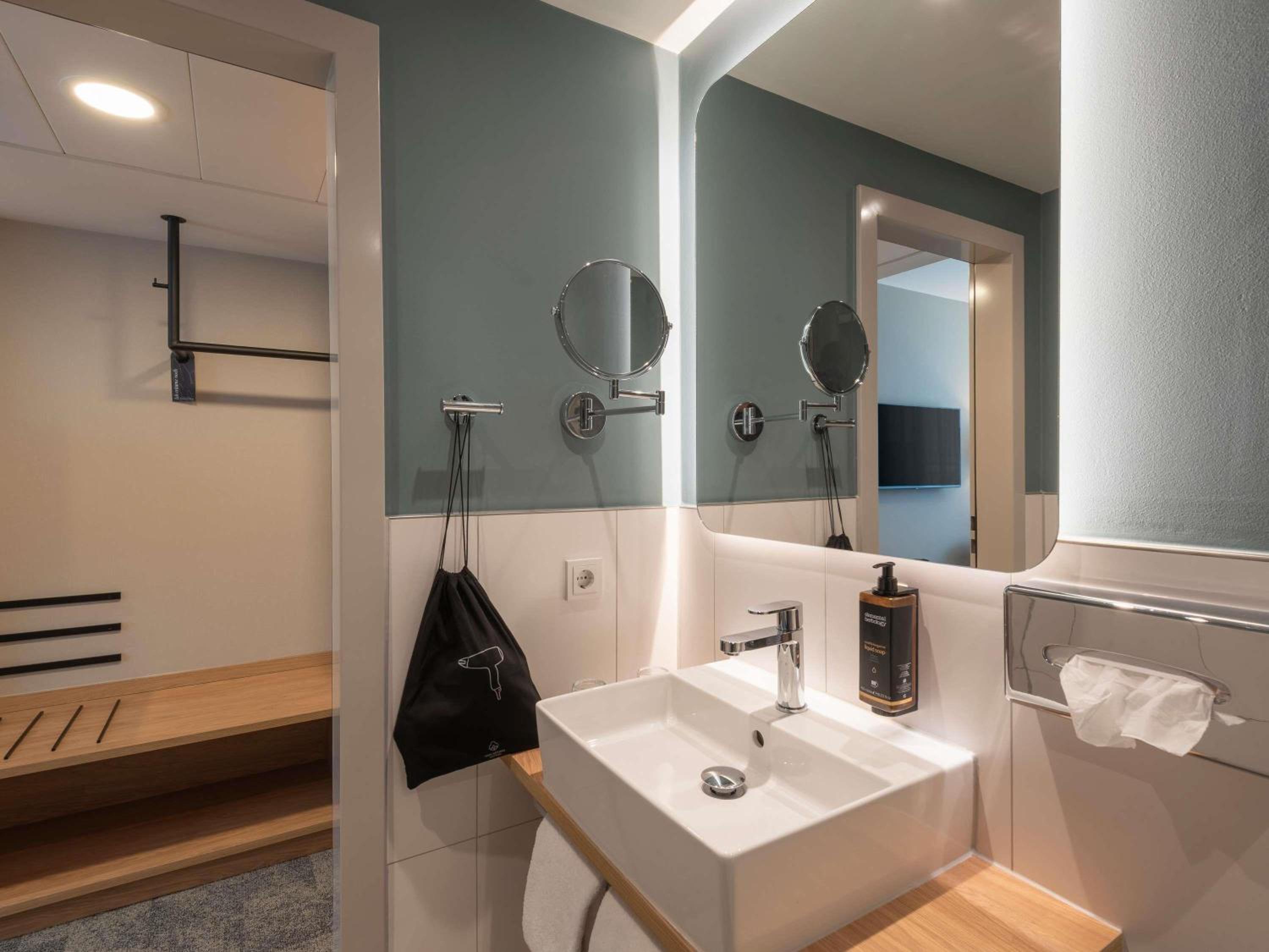 Superior King Room - Photo 6