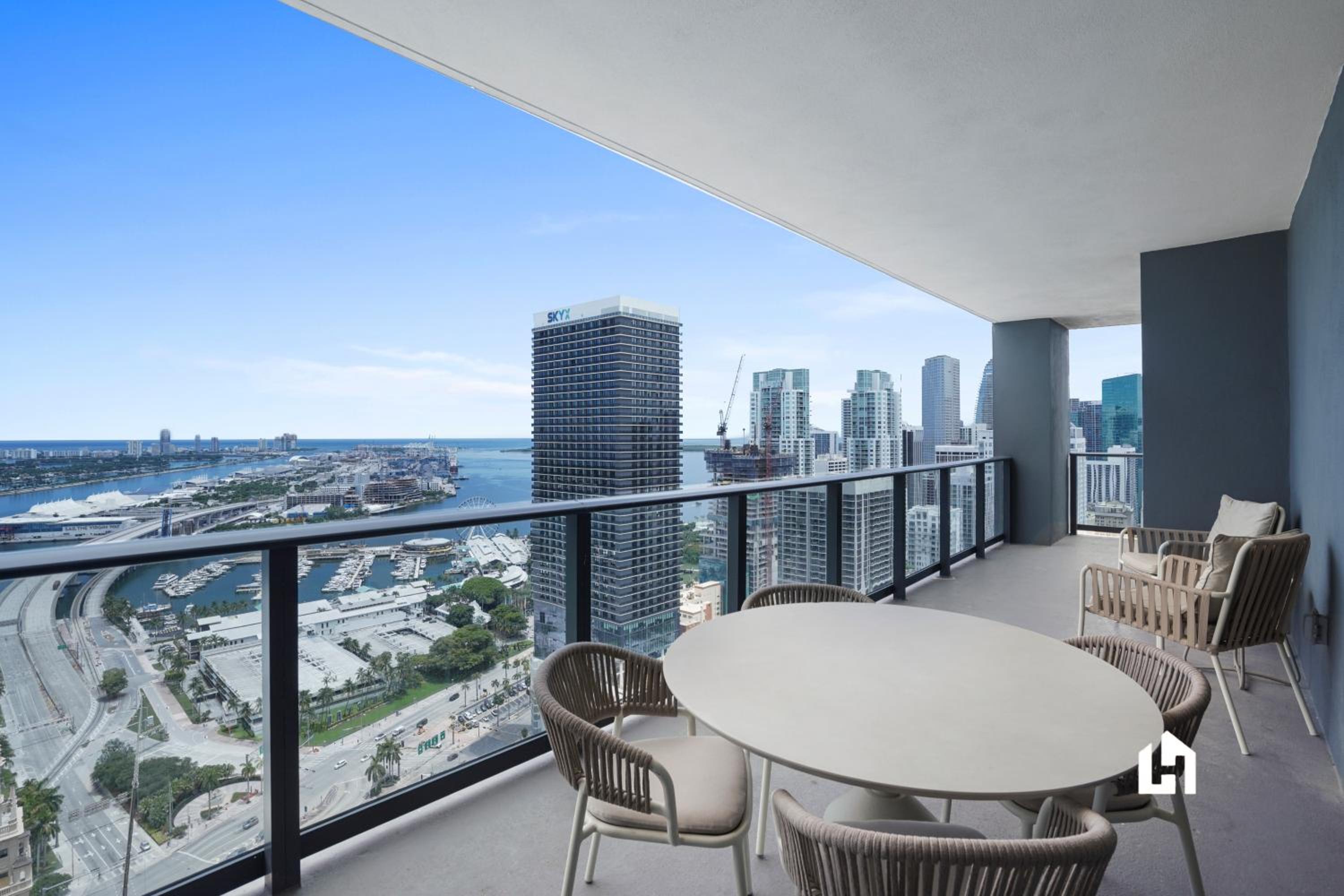 Three-Bedroom Apartment with Ocean View photo 1