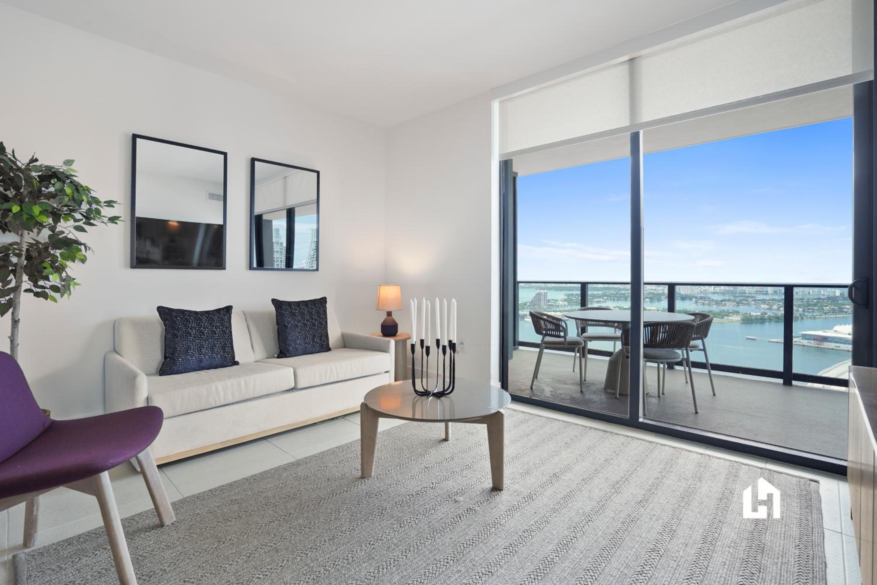 Three-Bedroom Apartment with Ocean View photo 2