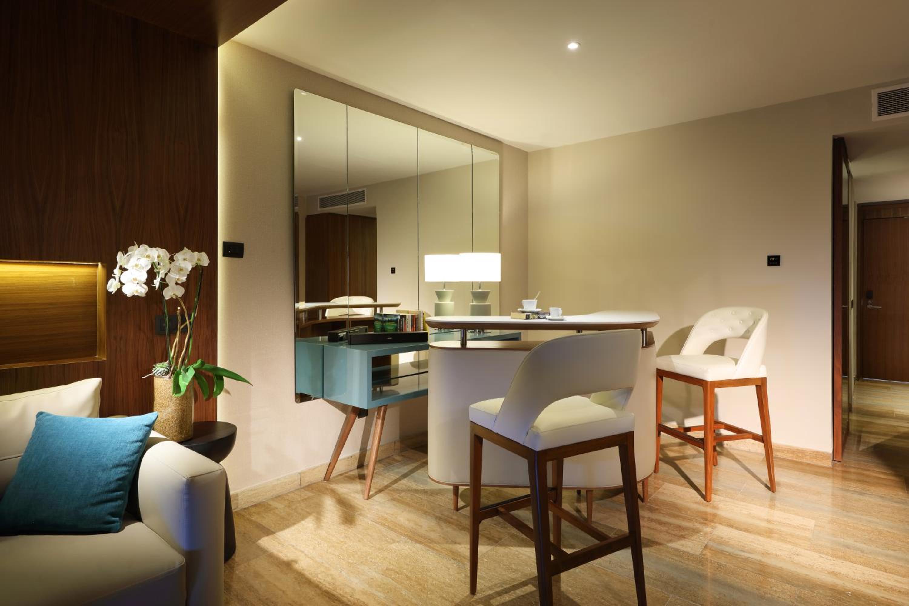 Family Selection Loft Suite Jacuzzi Terrace thumbnail 5