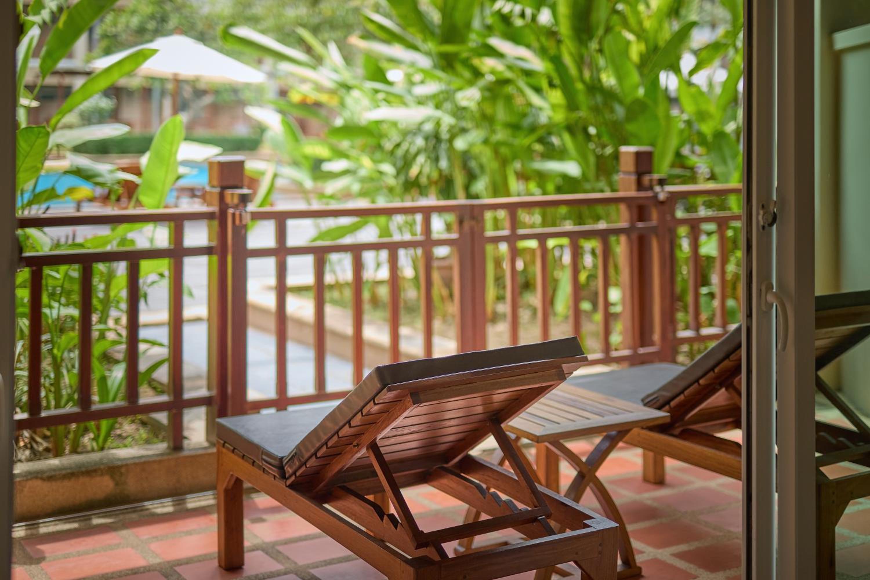 Deluxe Poolside Terrace Twin photo 3