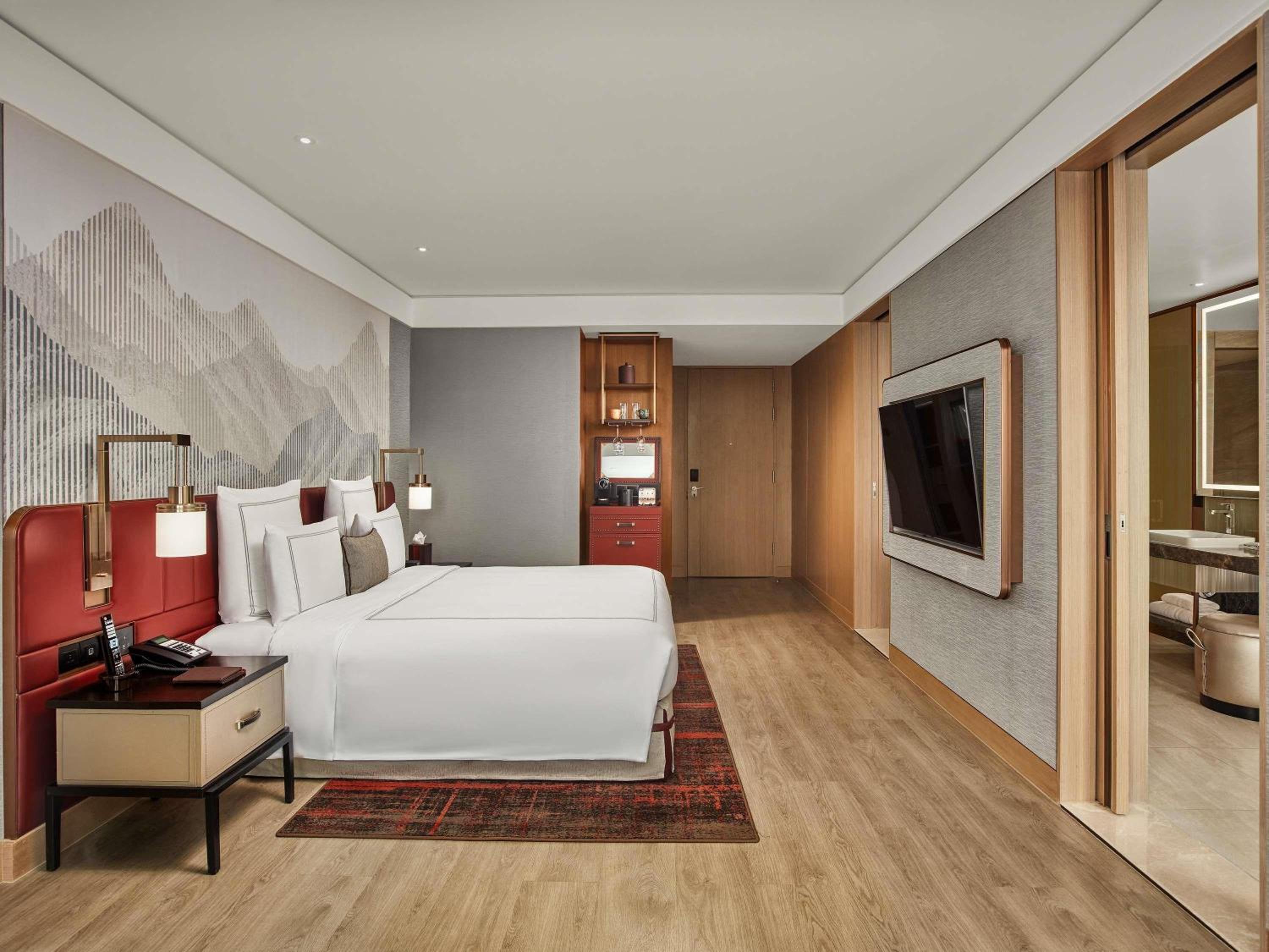 Swiss Executive Grand King Suite - Photo 1