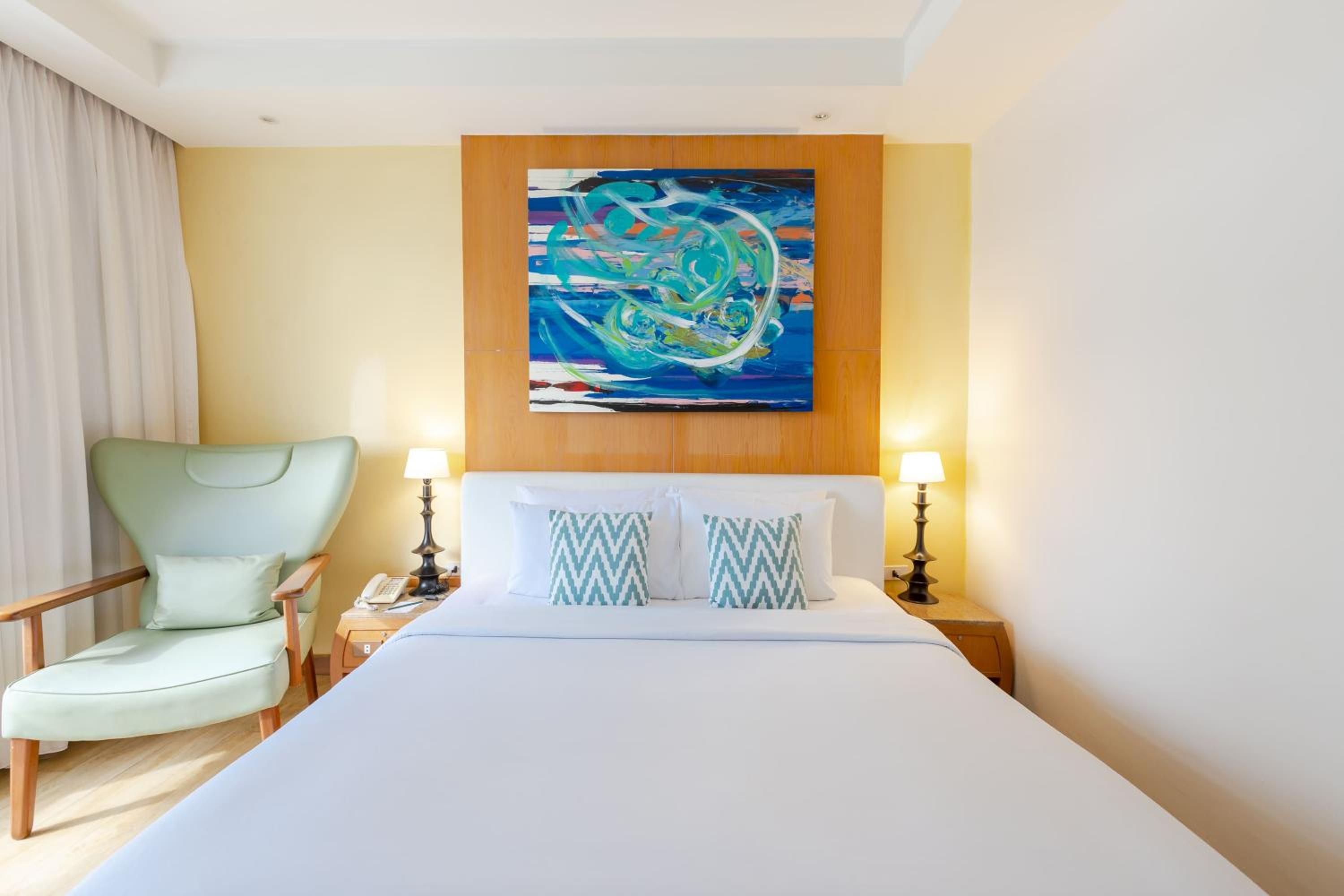Pinnacle Room - Twin photo 3