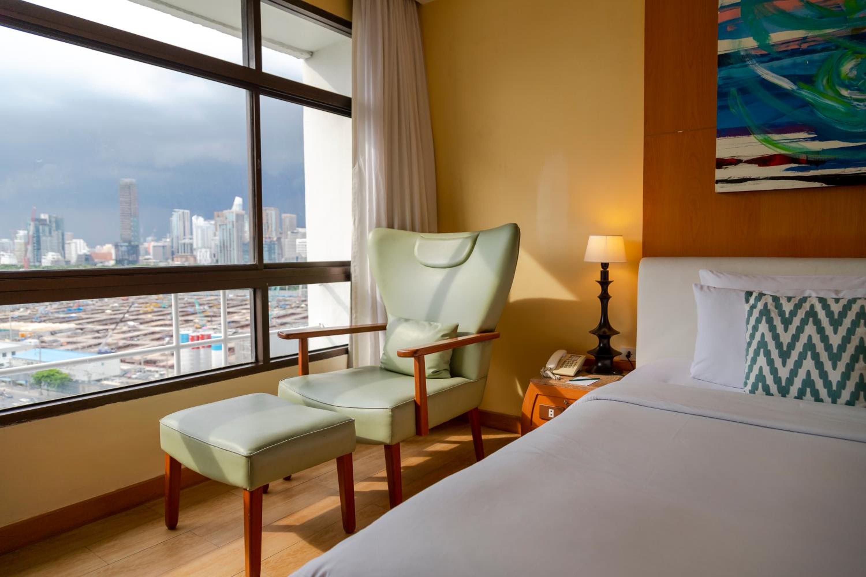 Pinnacle Room - Twin photo 2