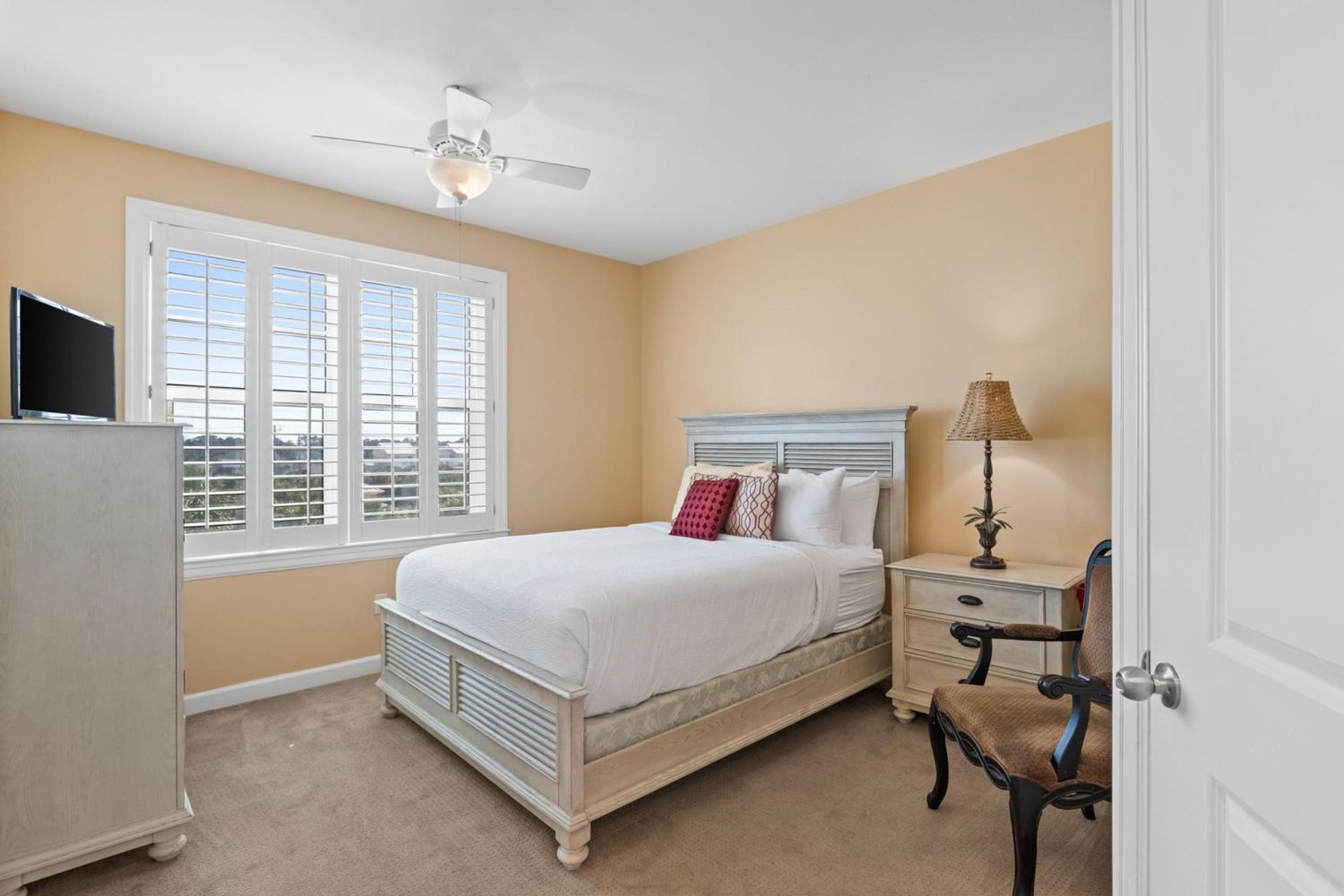 Four-Bedroom Apartment with Balcony 
