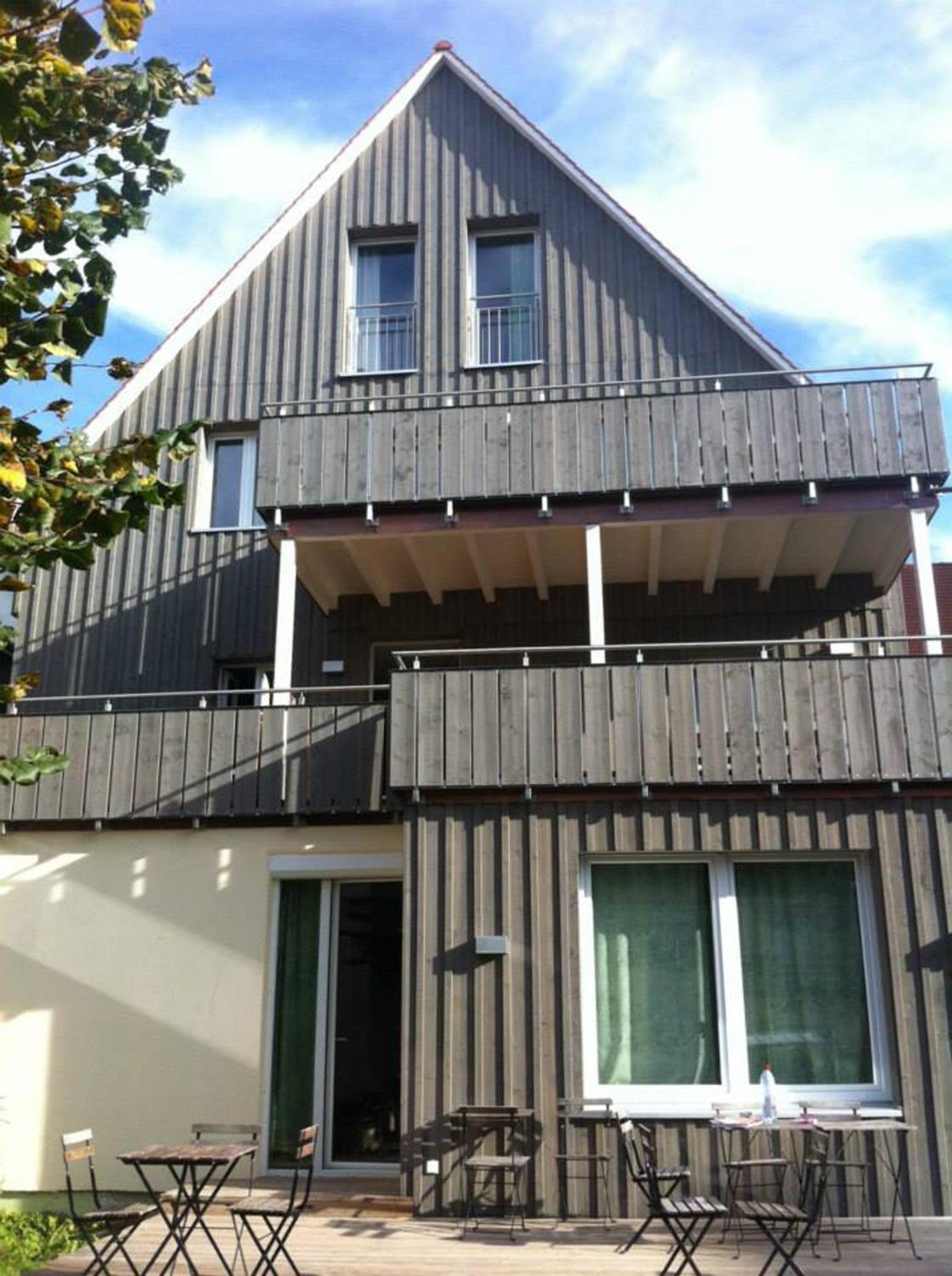 Deluxe Four-Bedroom Apartment with Garden photo 2