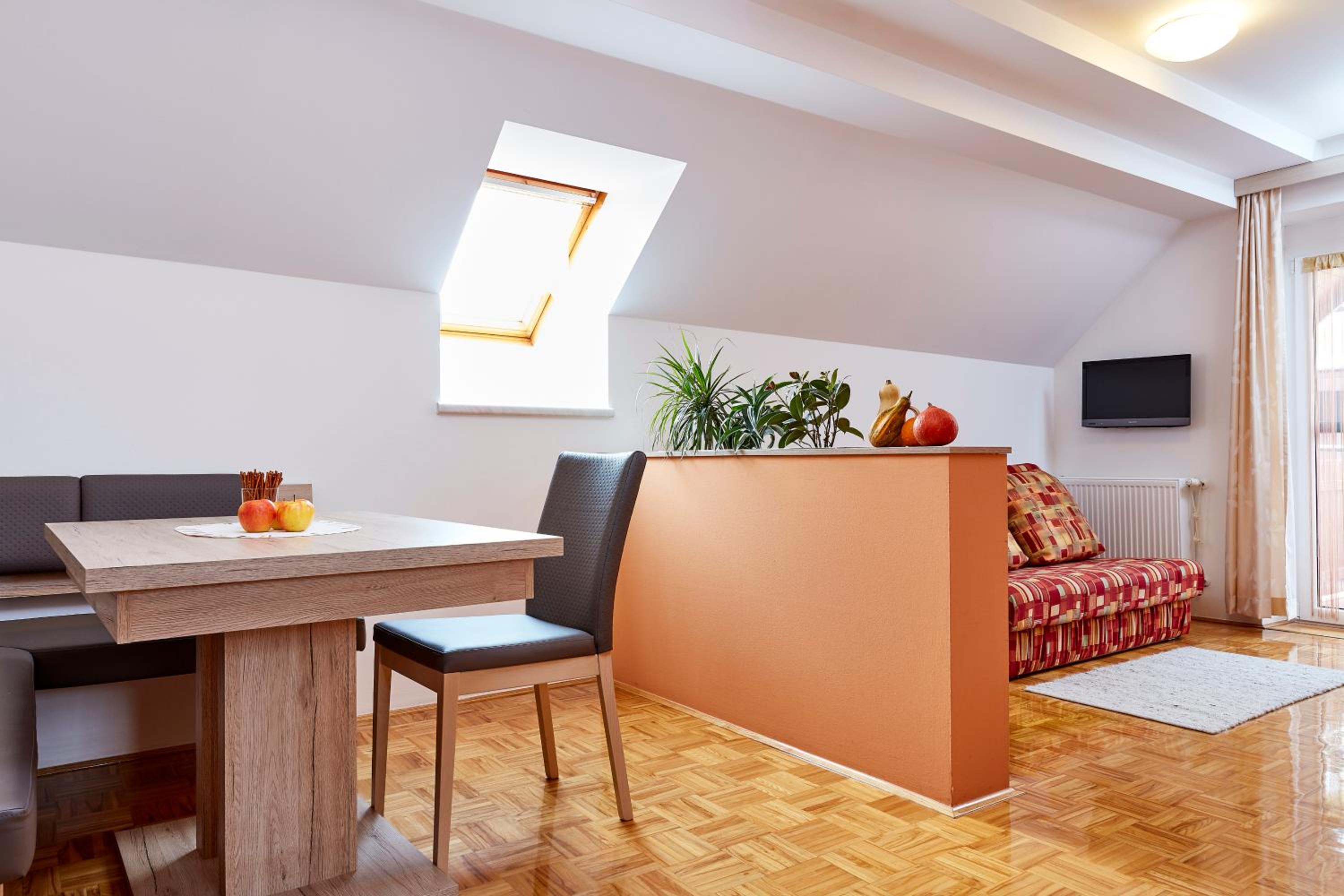 One-Bedroom Apartment with Balcony photo 2