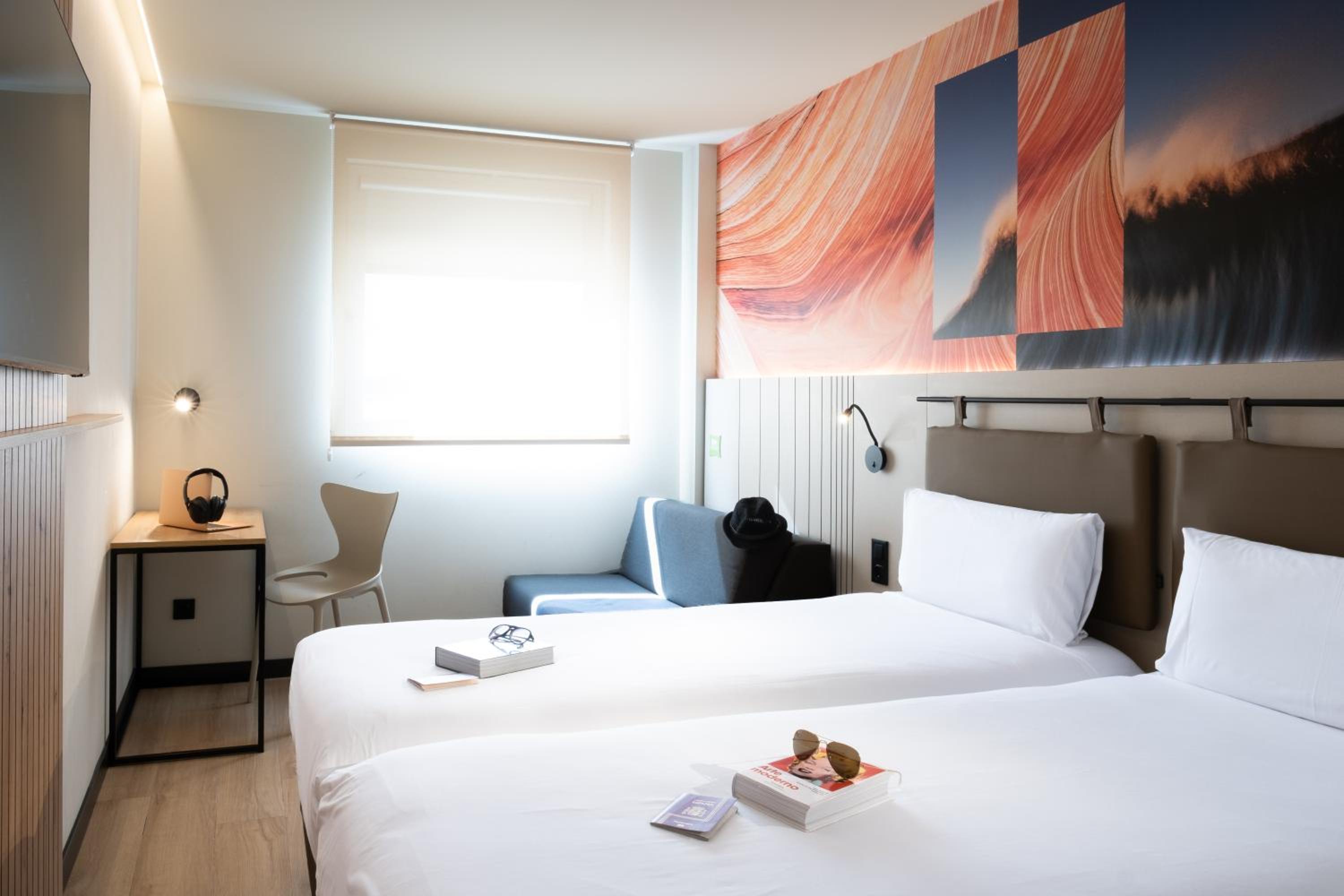 Standard Twin Room - Photo 7