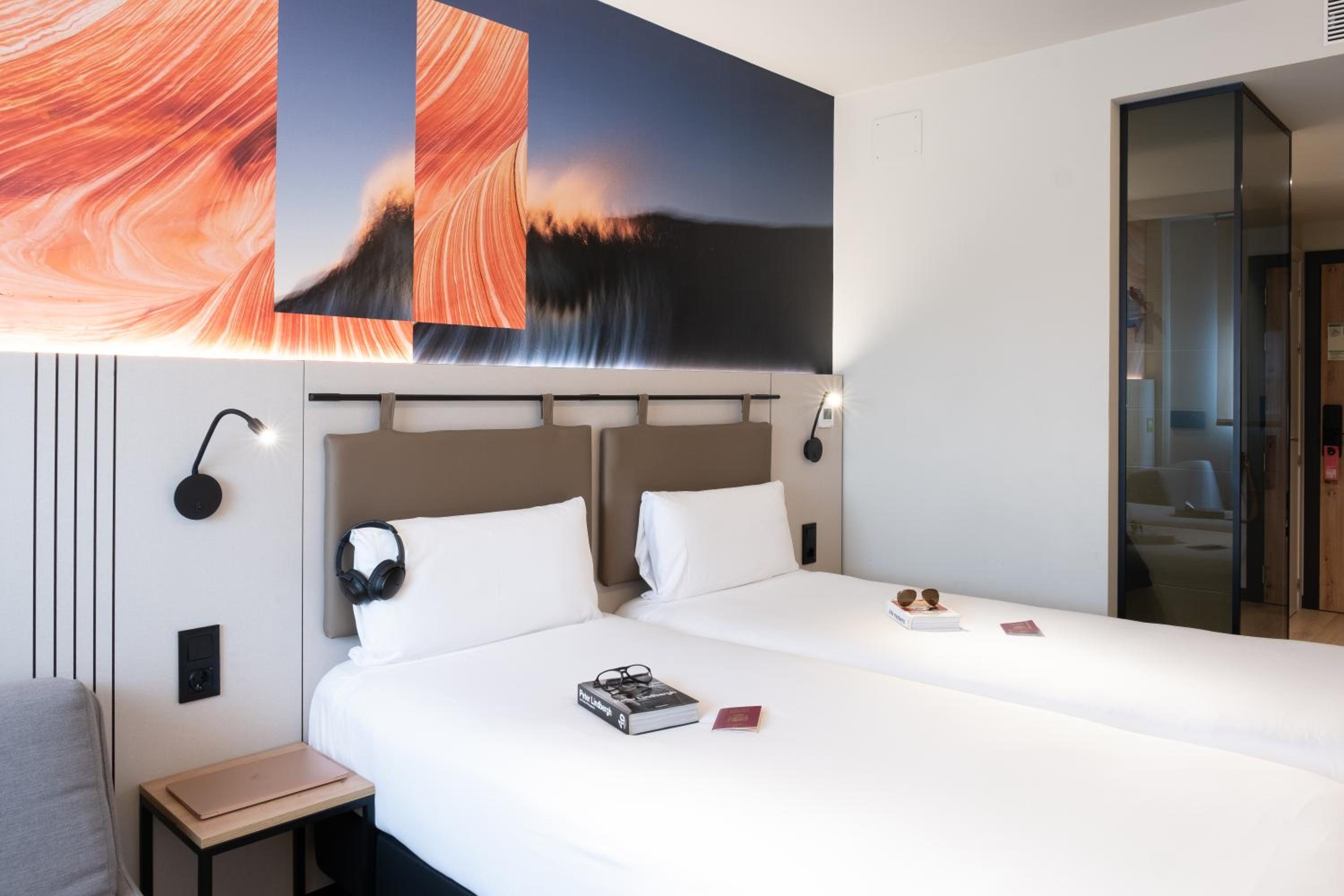 Standard Twin Room - Photo 8