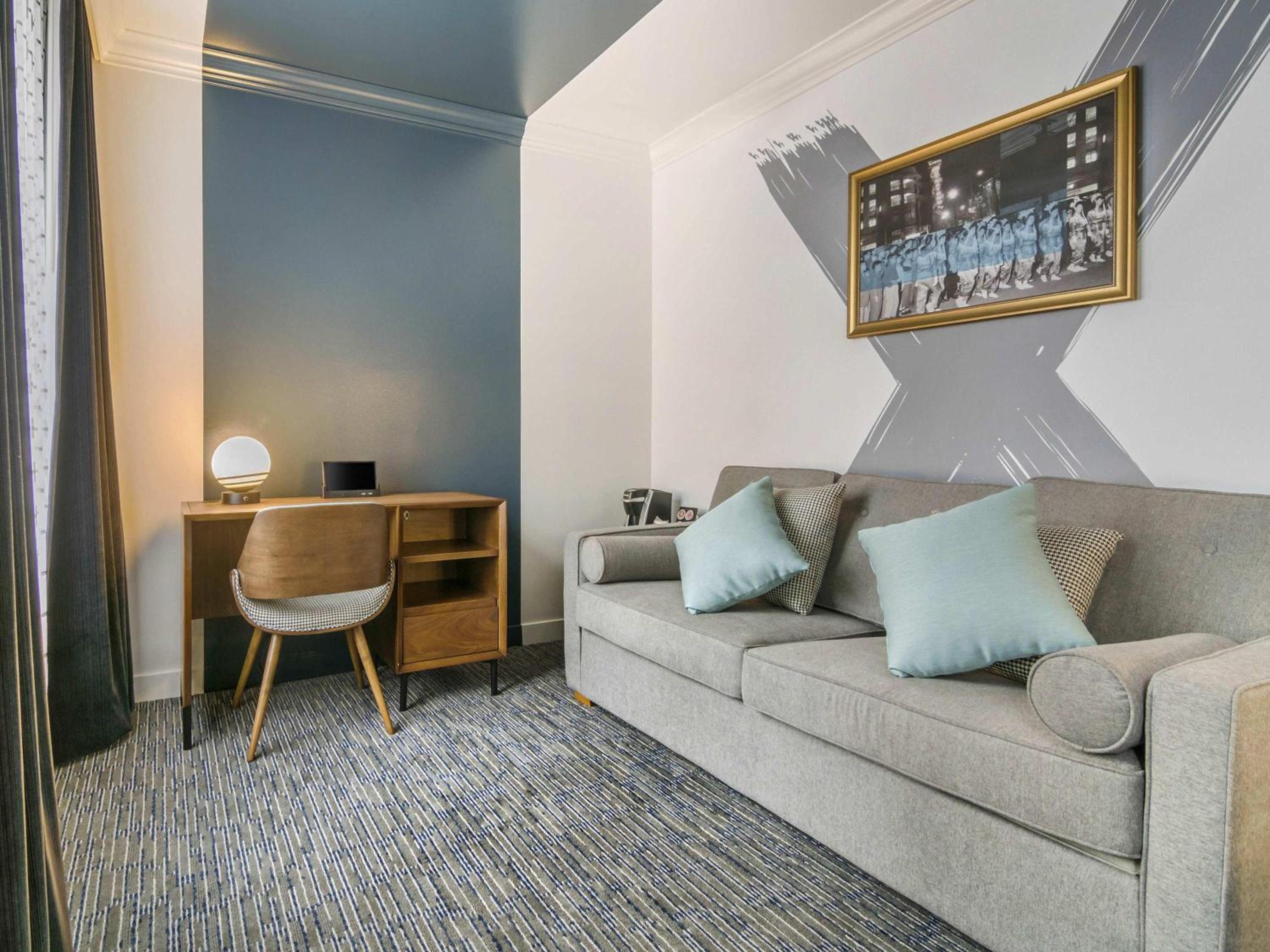 Junior Suite with Two Queen Beds, City View and Sofa Bed - Photo 1