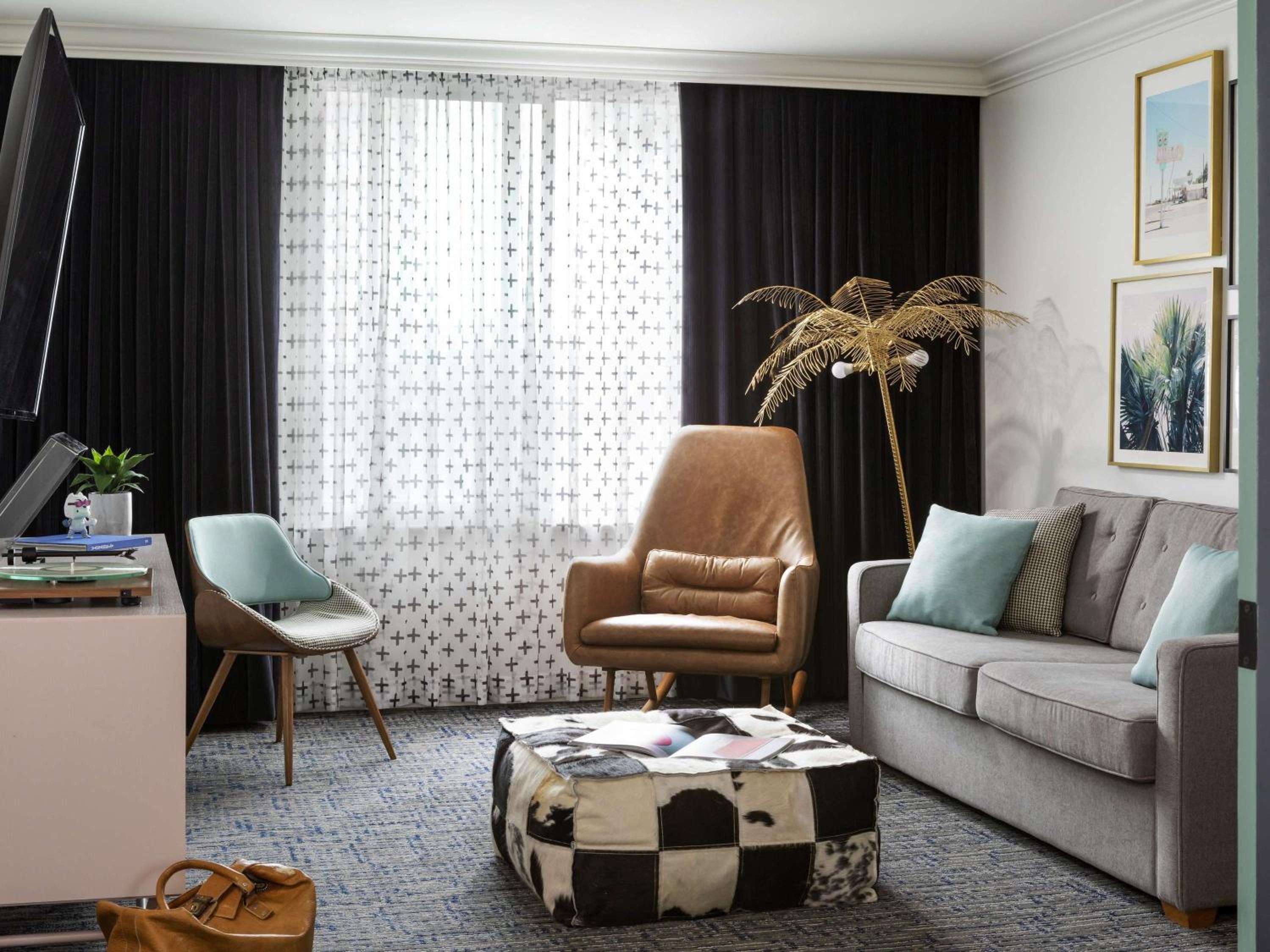 One-Bedroom King Suite with City View and Sitting Area - Photo 4