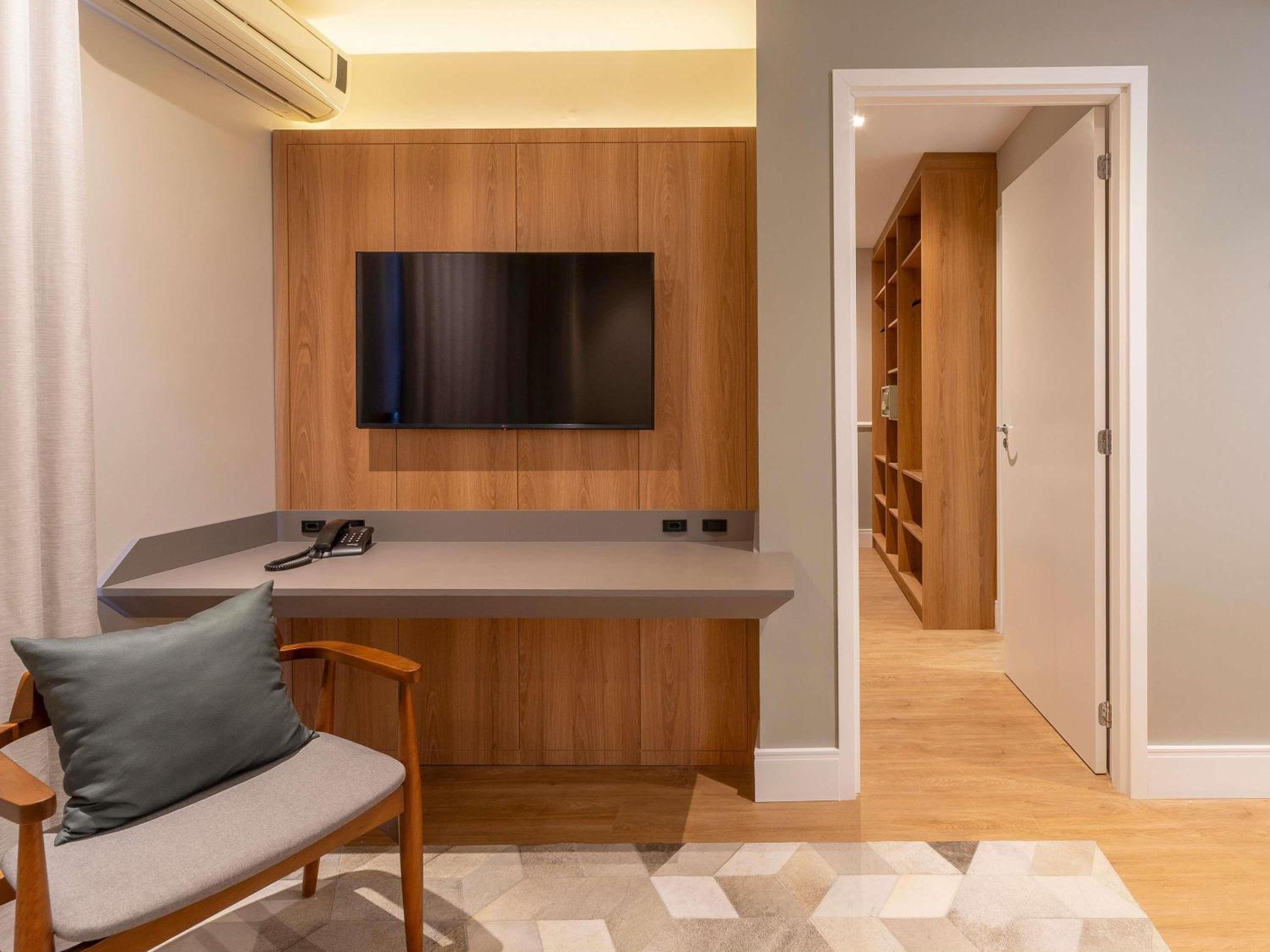 Junior Suite with Double Bed and Balcony photo 2
