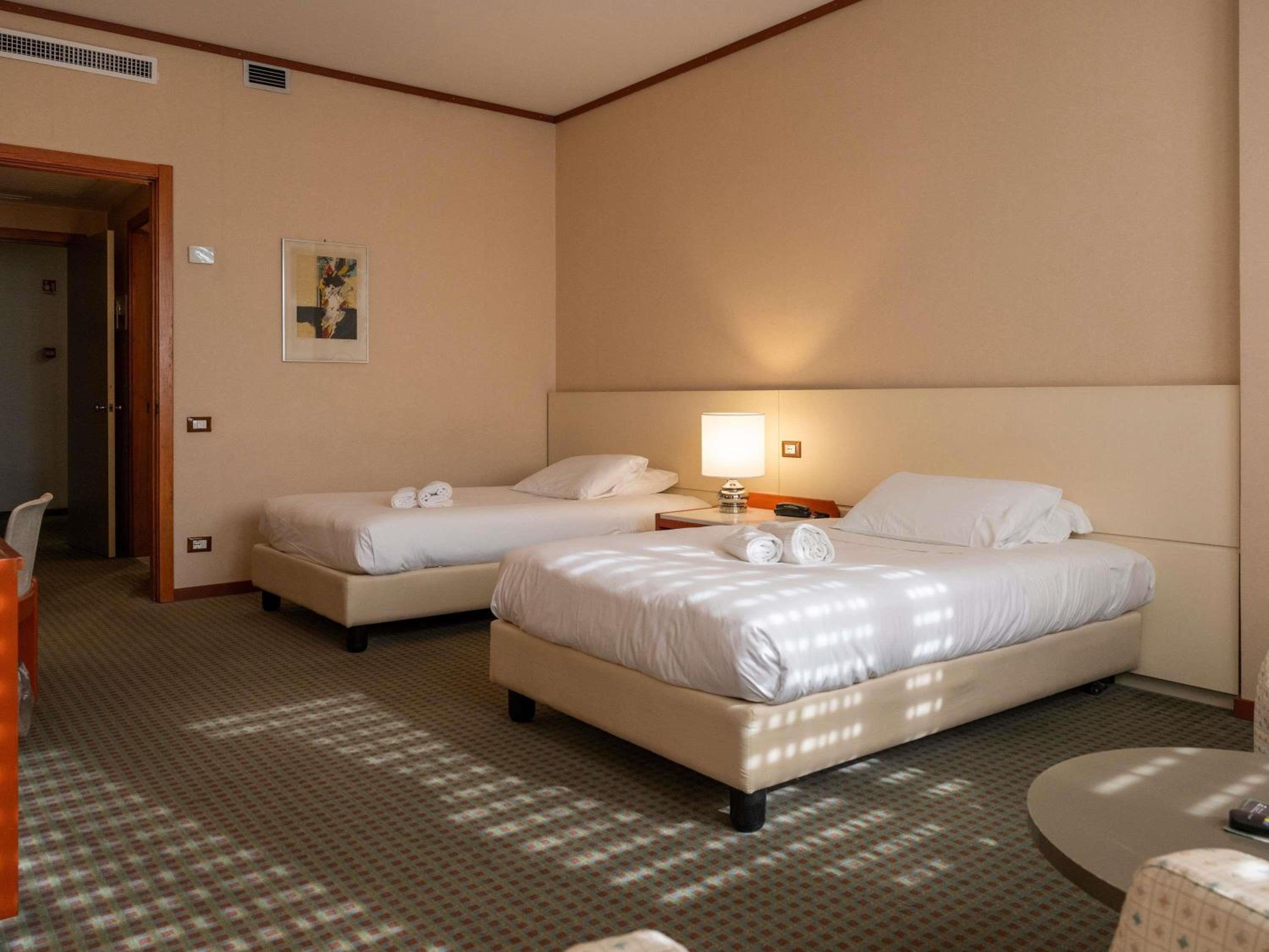 Classic Double Room with Twin Beds - Photo 2