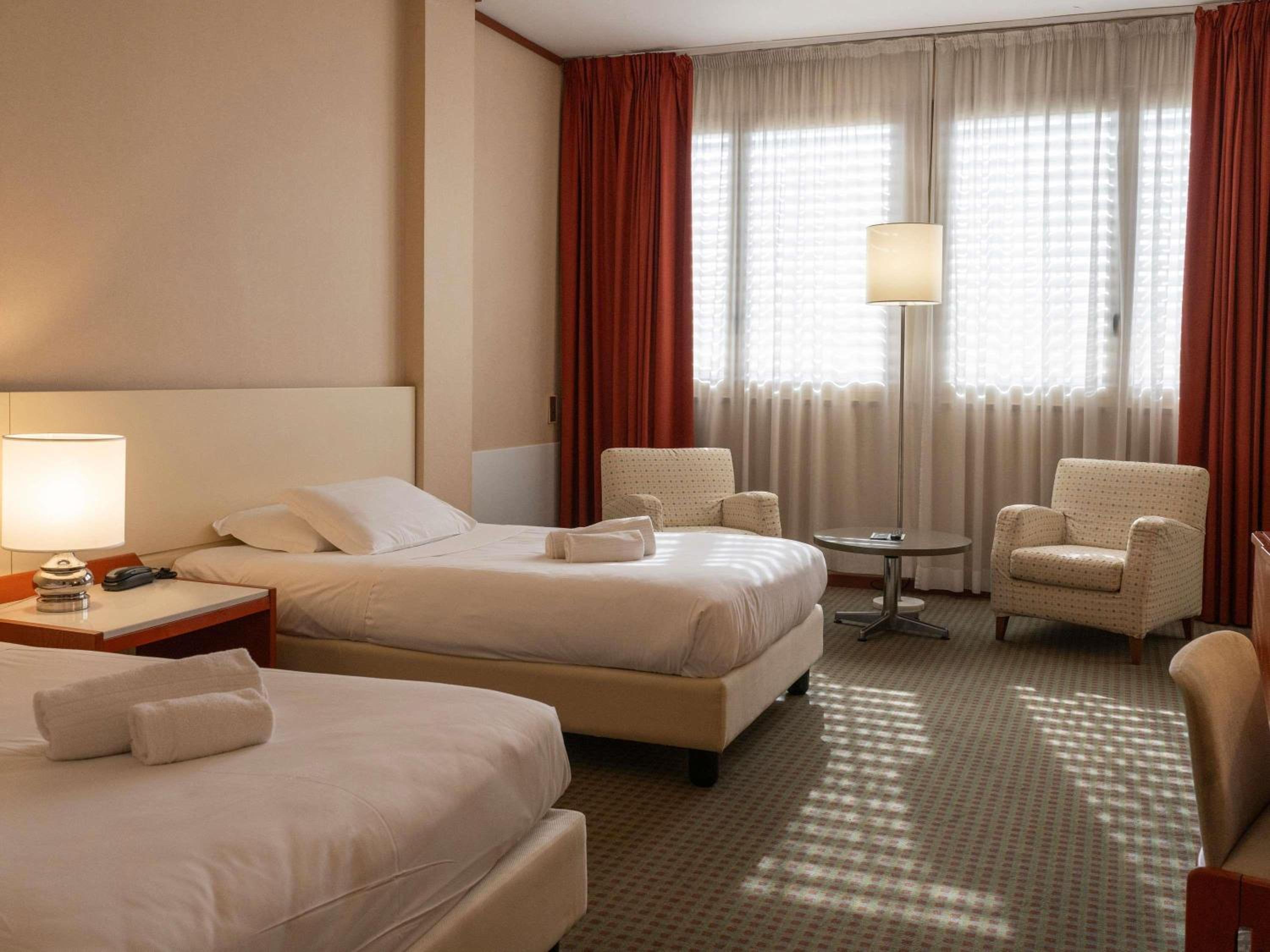 Classic Triple Room with Three Single Beds