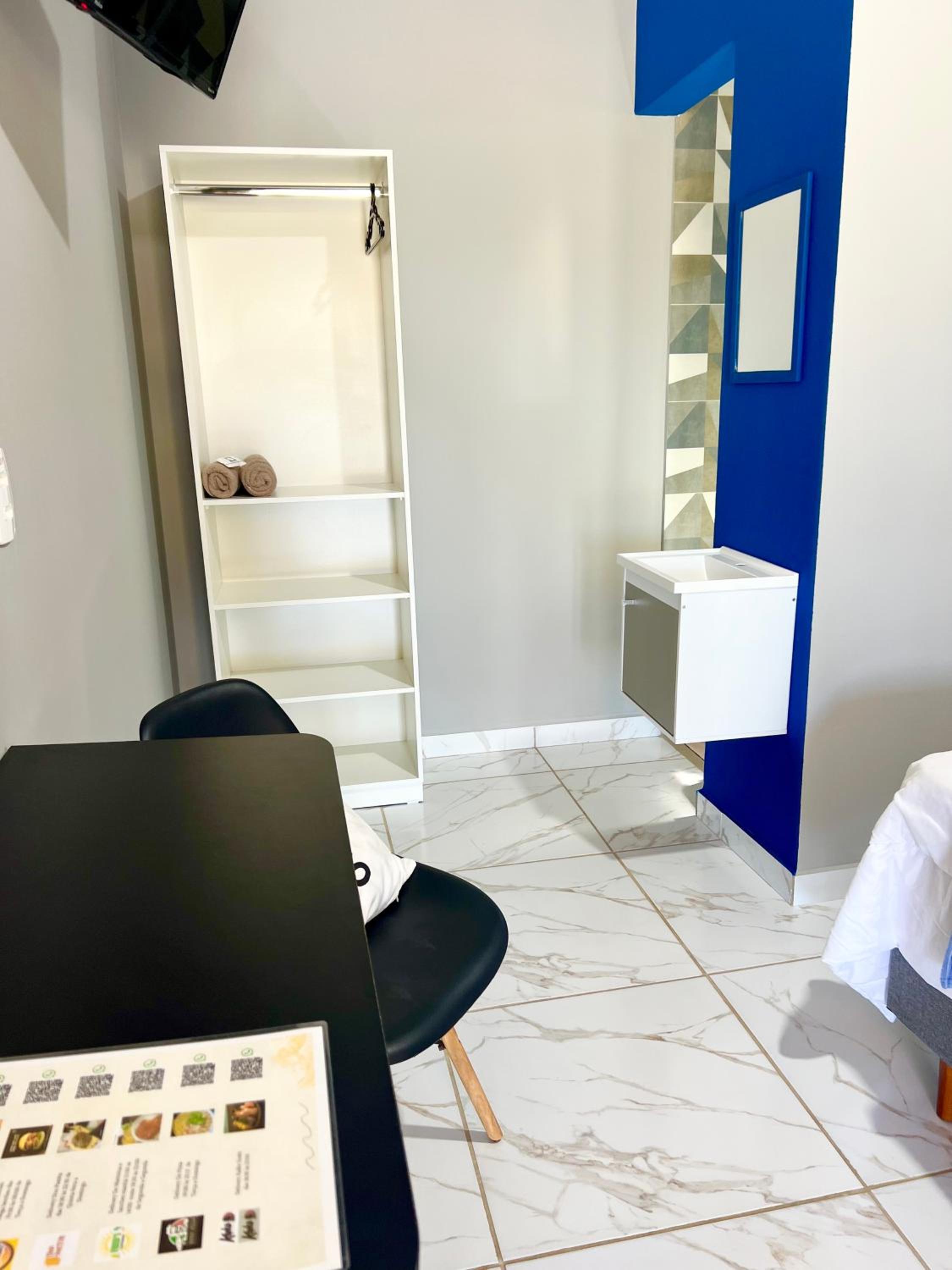 Junior Suite with Pool View photo 2