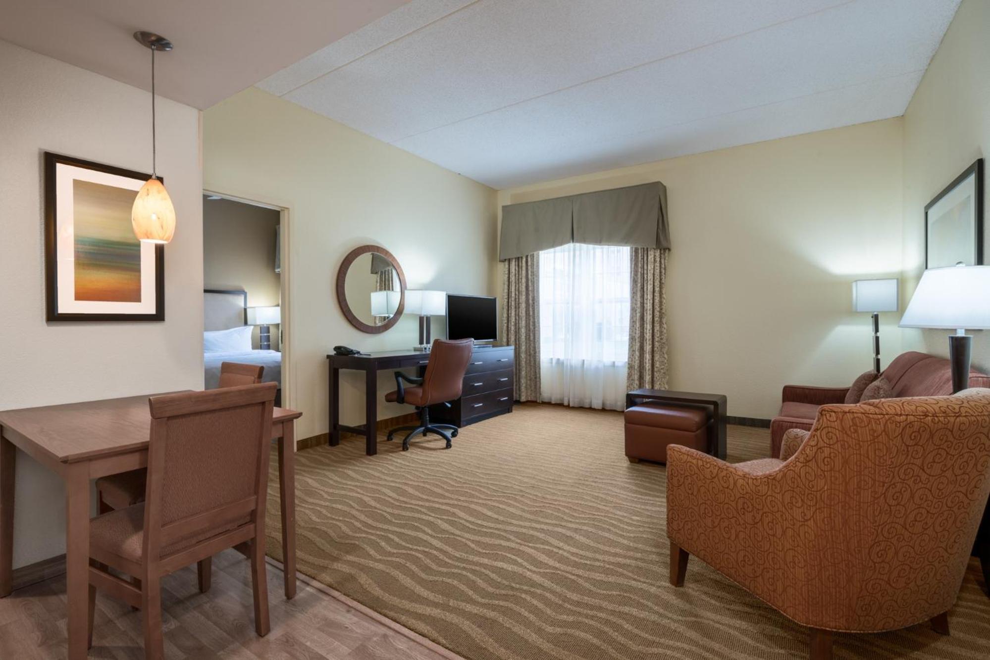 One-Bedroom Premium Suite with Two Queen Beds - Non-Smoking - Photo 4