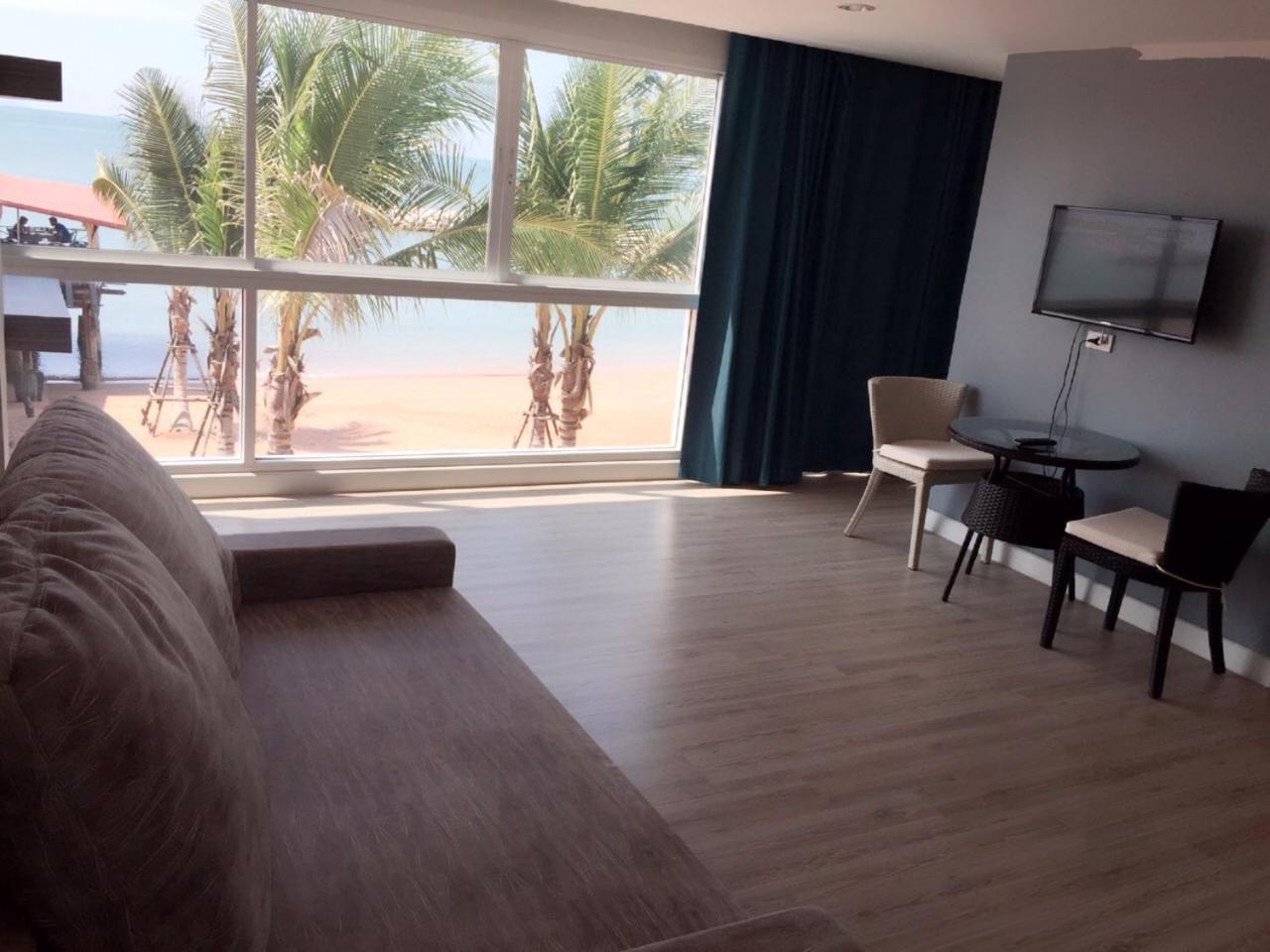 One-Bedroom Suite with Ocean View photo 2