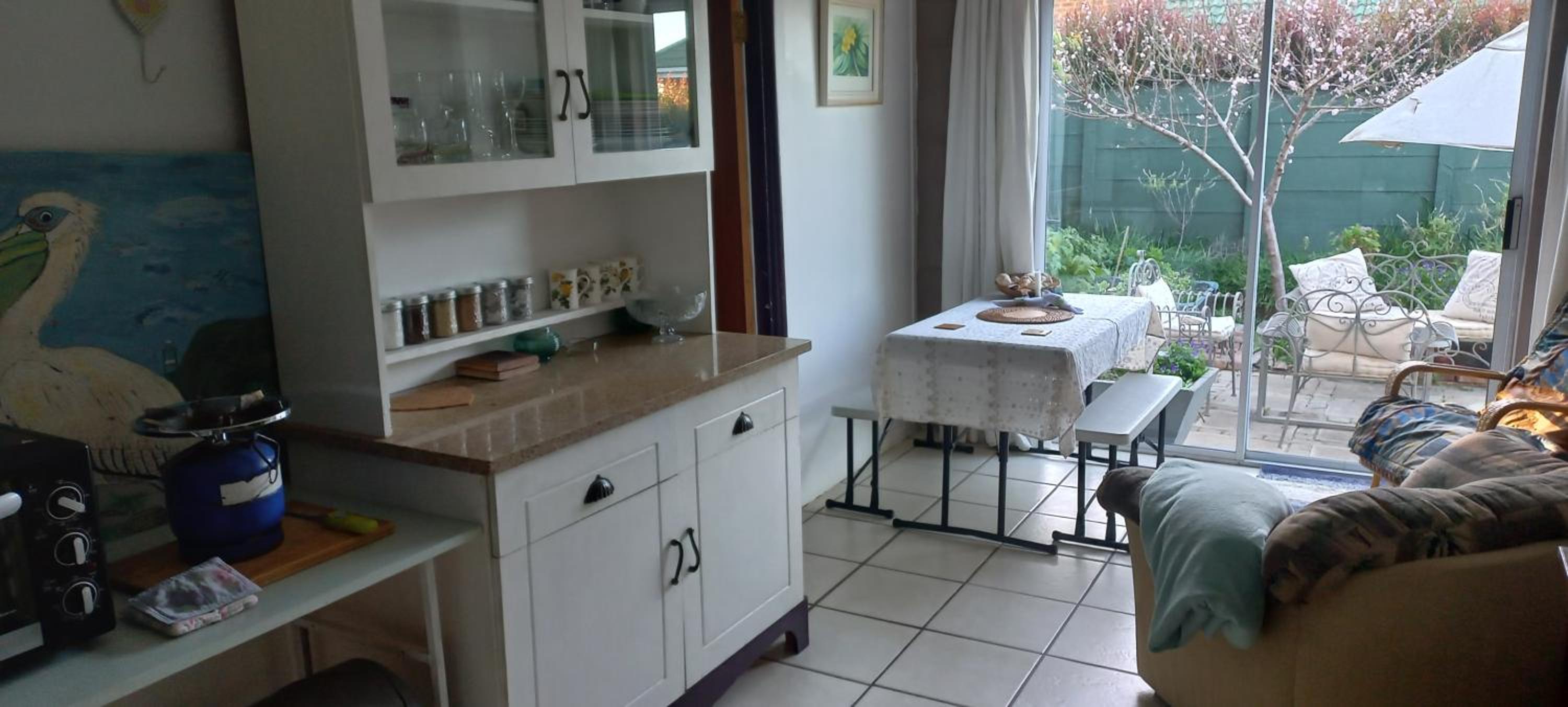 One-Bedroom Apartment with Garden photo 3