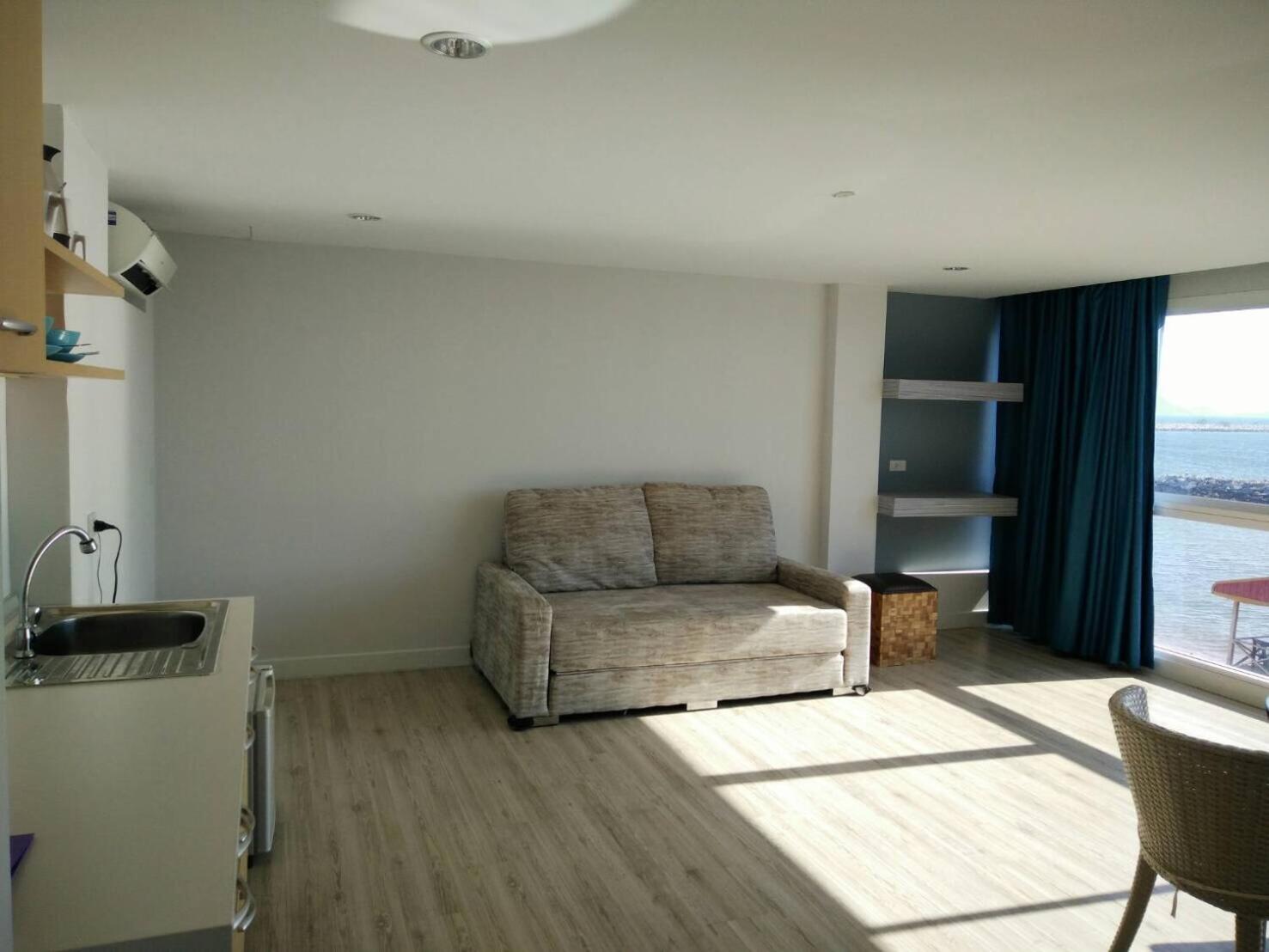 One-Bedroom Suite with Ocean View photo 3