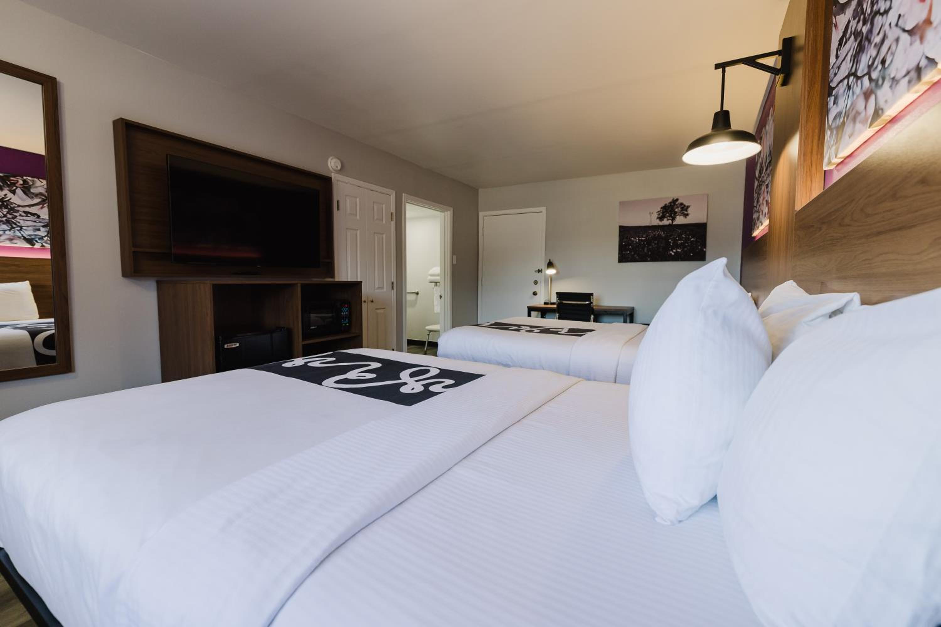 Queen Room with Two Queen Beds and Bath Tub - Mobility Accessible/Non-Smoking - Photo 1