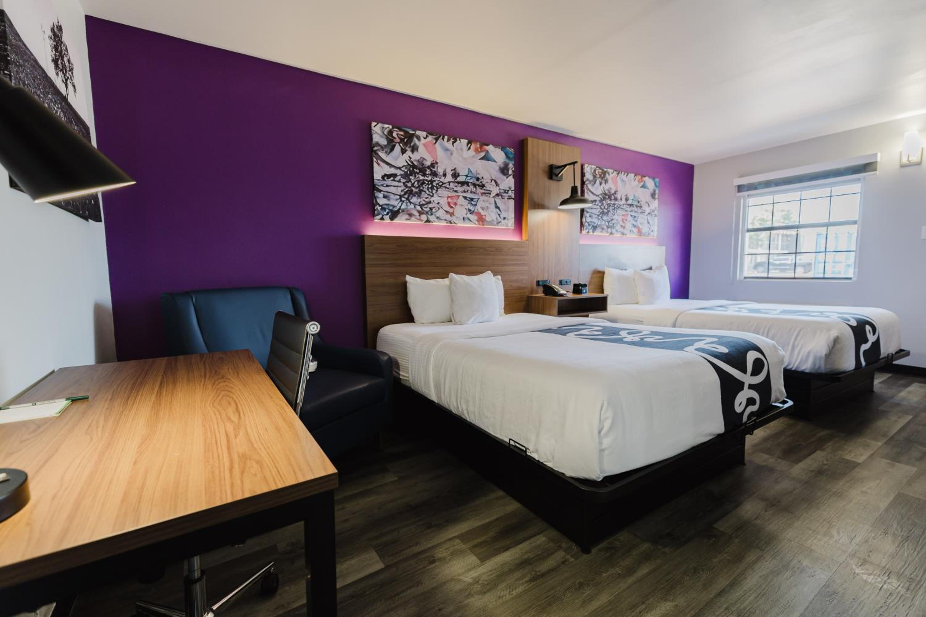 Queen Room with Two Queen Beds and Bath Tub - Mobility Accessible/Non-Smoking - Photo 2