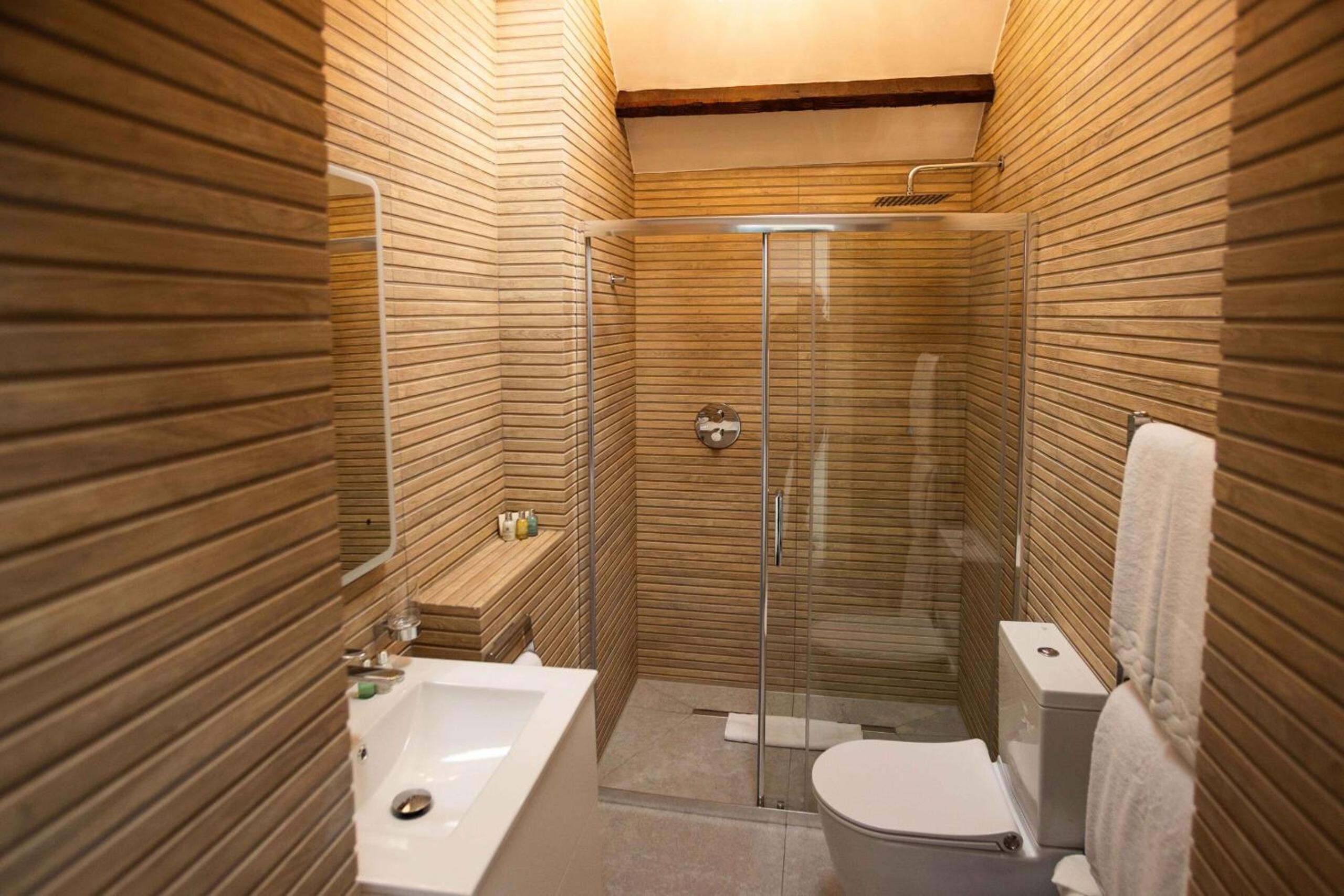 Deluxe King Room photo 2