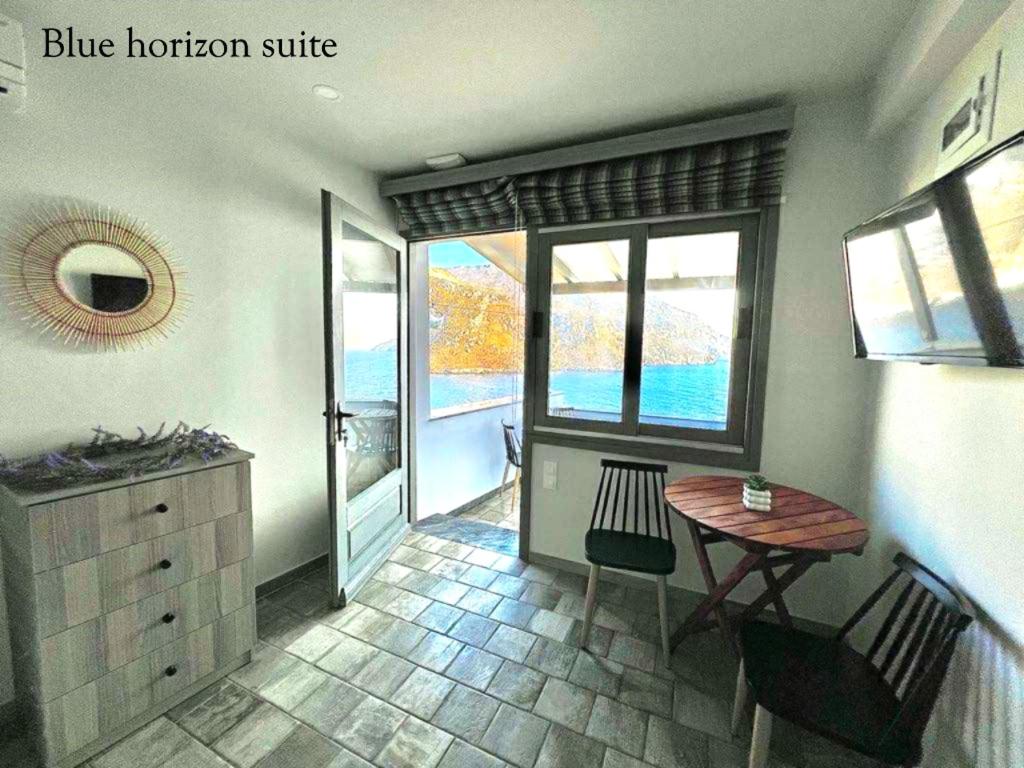 Deluxe Suite with Sea View photo 2