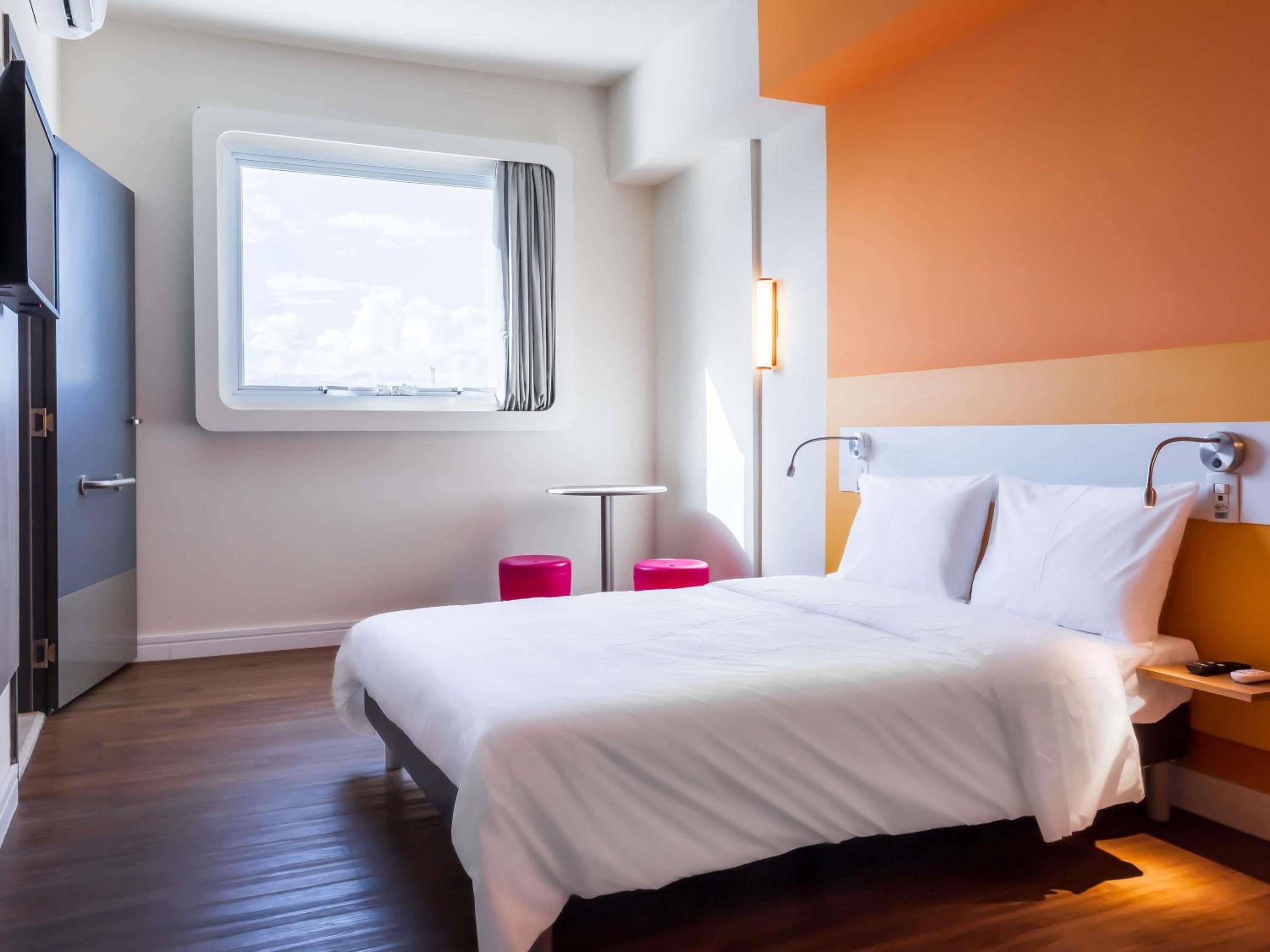 Standard Room - Mobility Accessible - Photo 1
