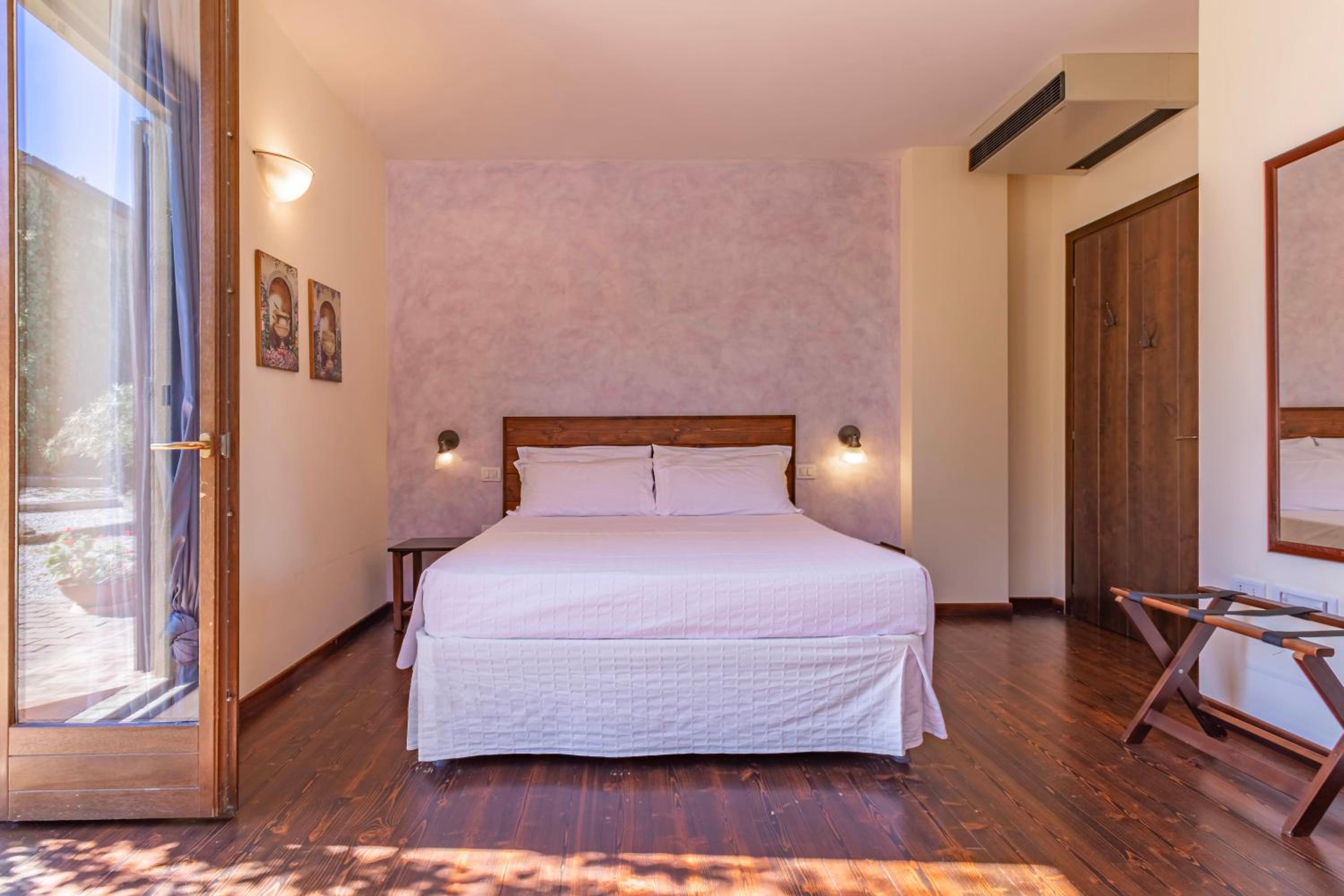 Double Room - Disability Access photo 1