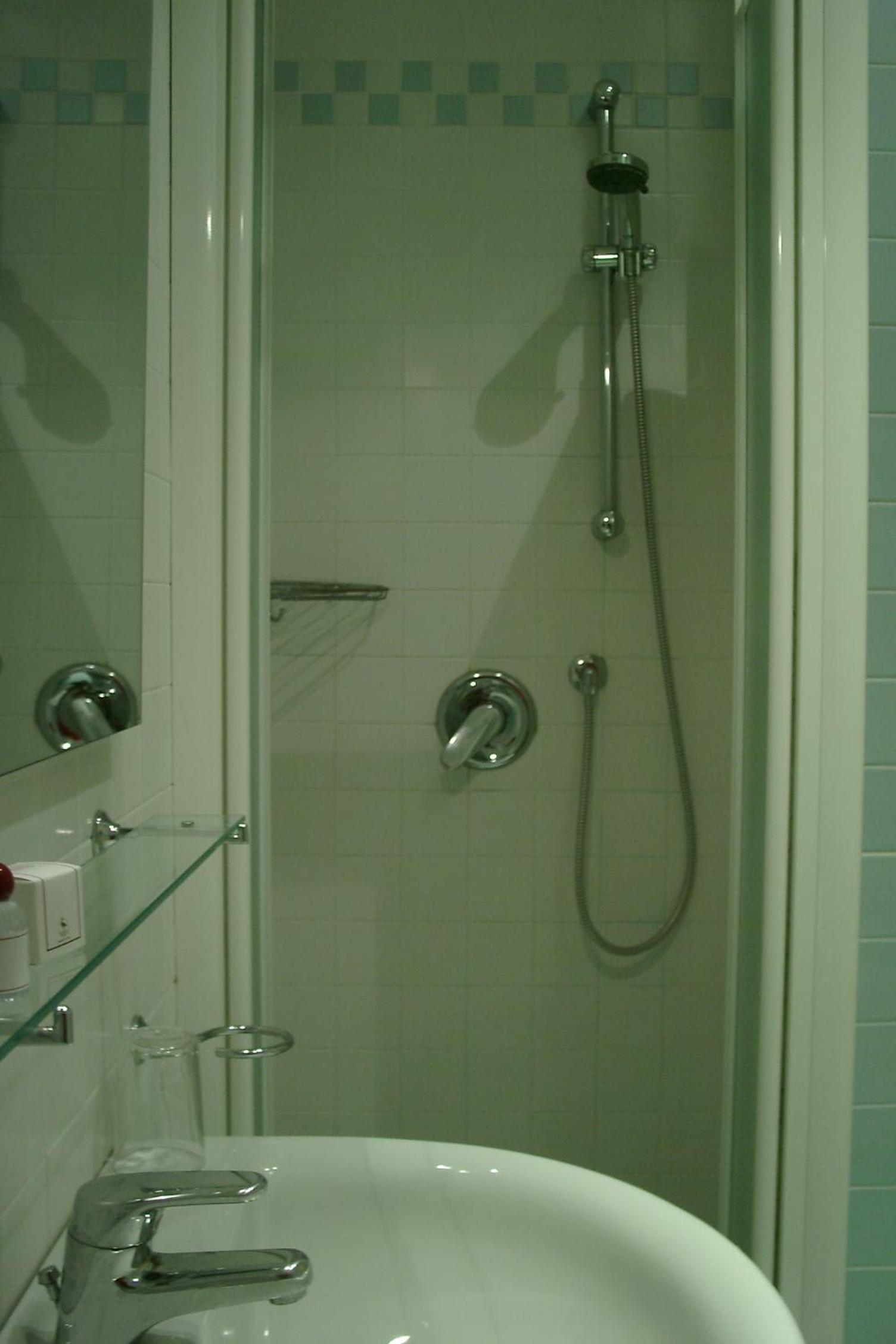Double or Twin Room - Photo 7