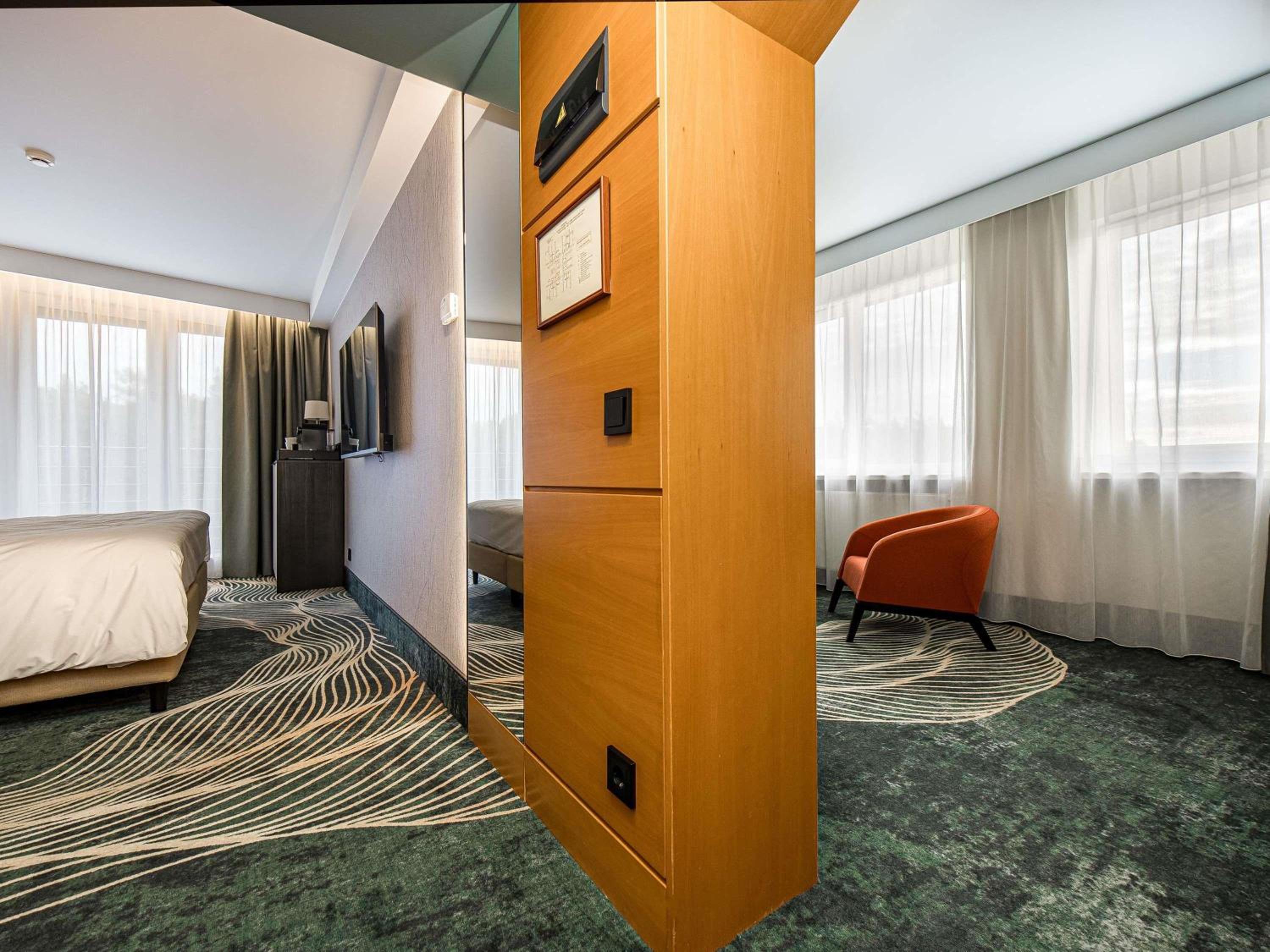 Classic Superior Double or Twin Room (Zip Beds) with Sofa Bed and SPA Access - Photo 10