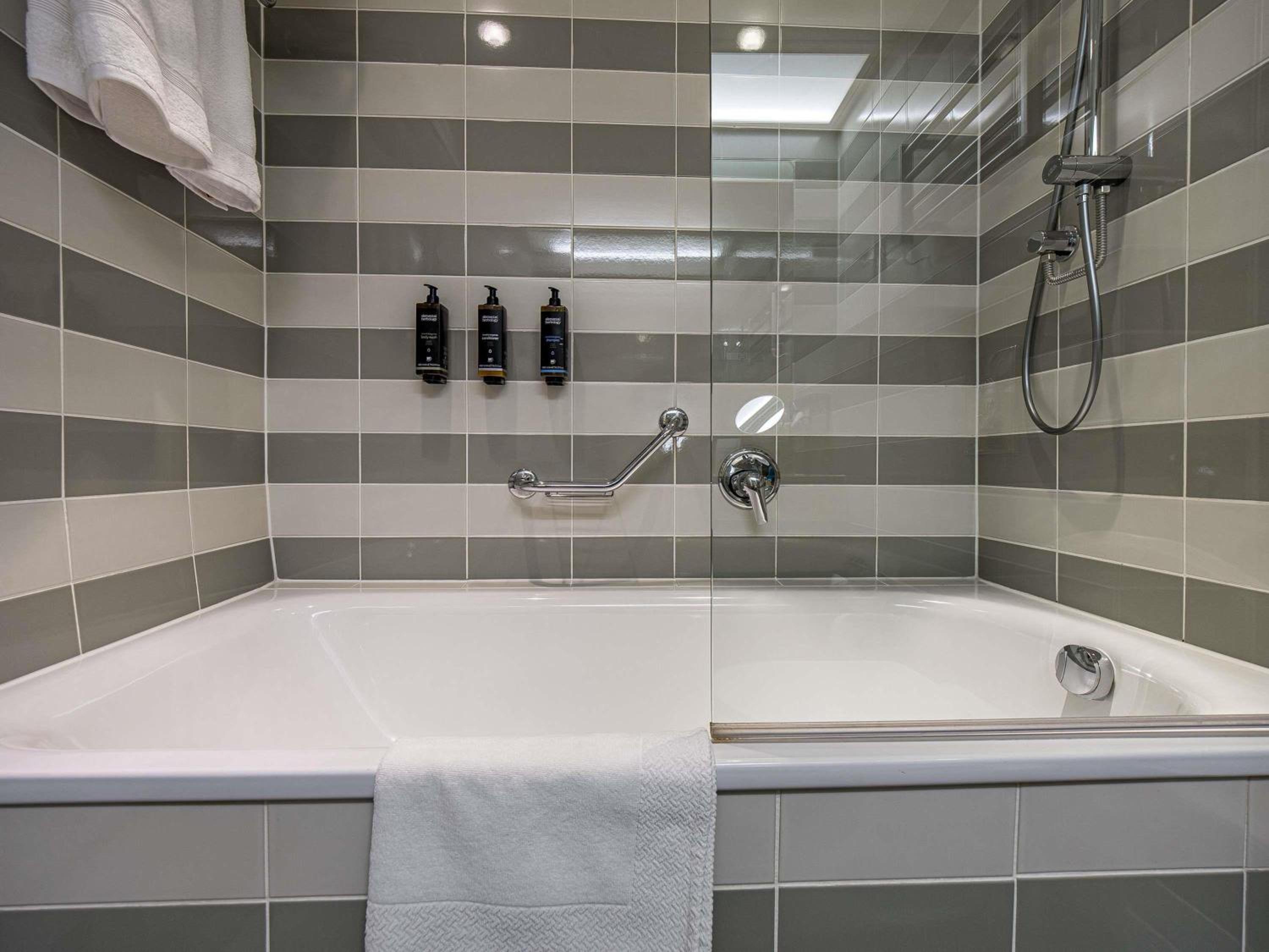 Classic Superior Double or Twin Room (Zip Beds) with Sofa Bed and SPA Access - Photo 8