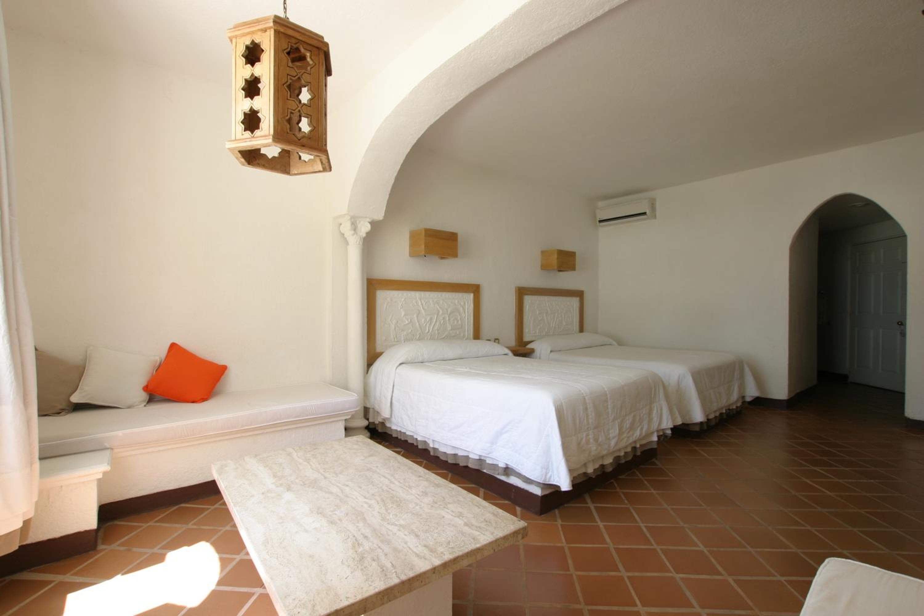 Double Room with Two Double Beds - Photo 8