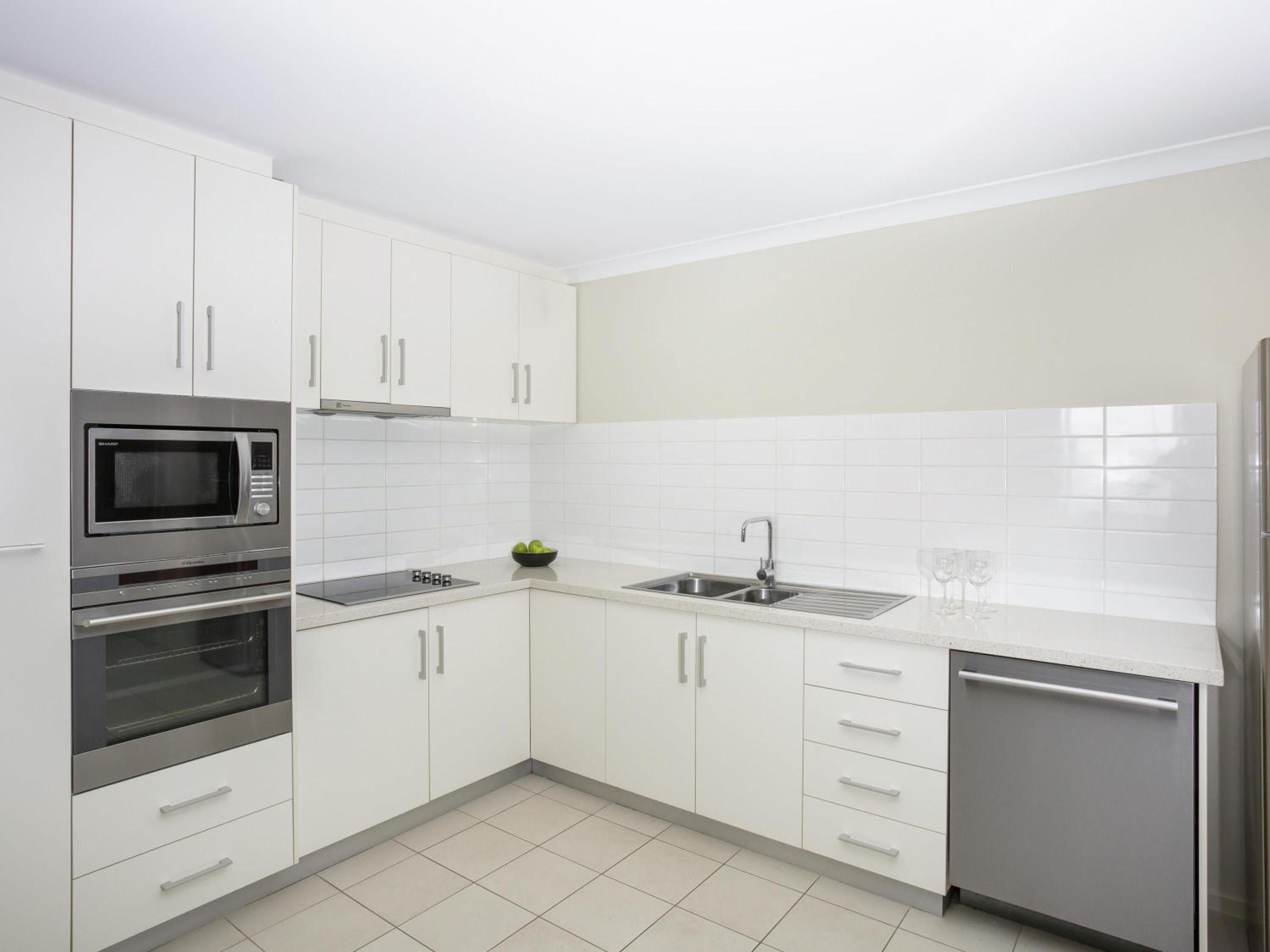 Two-Bedroom Superior Apartment - Photo 4