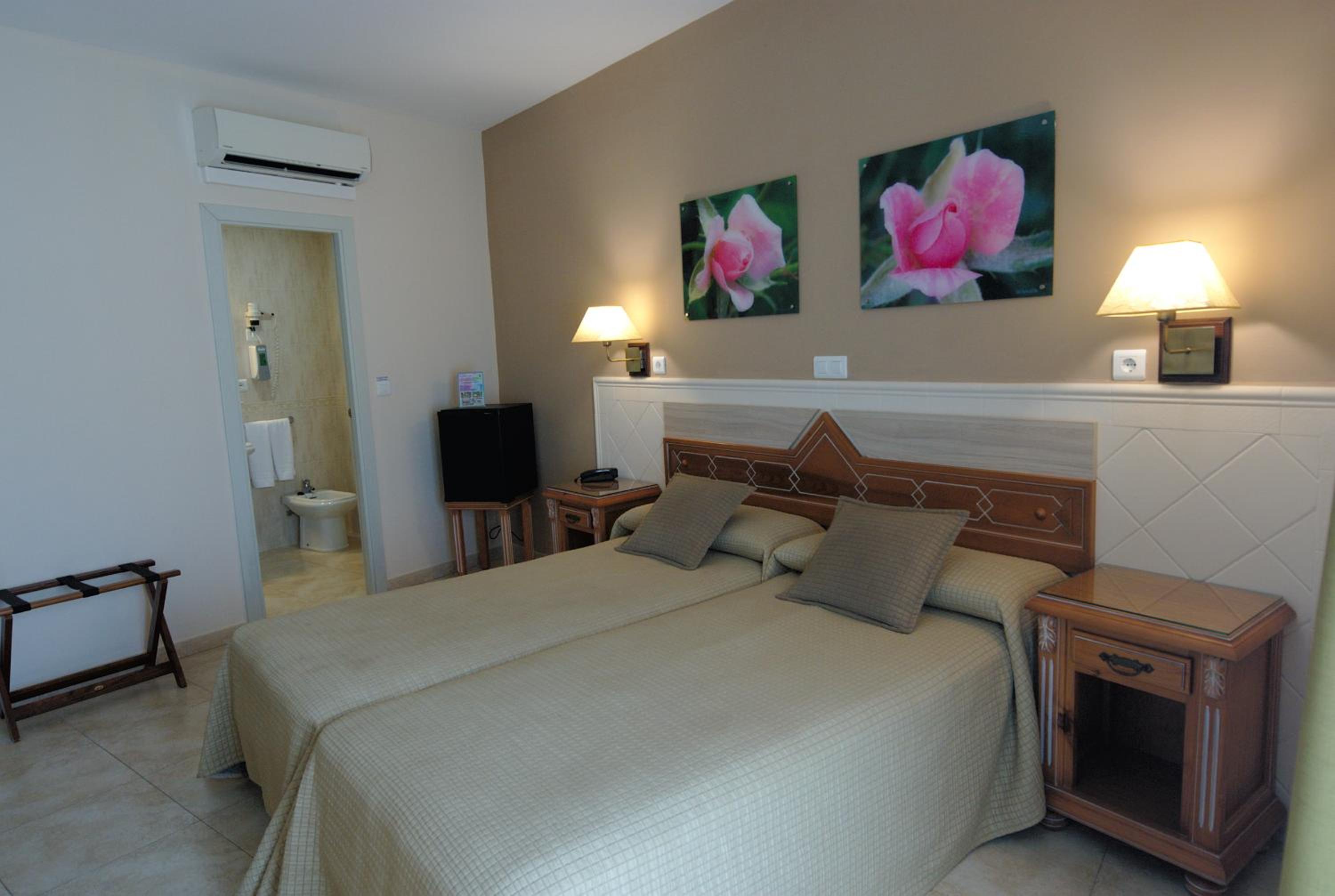 Double or Twin Room photo 3