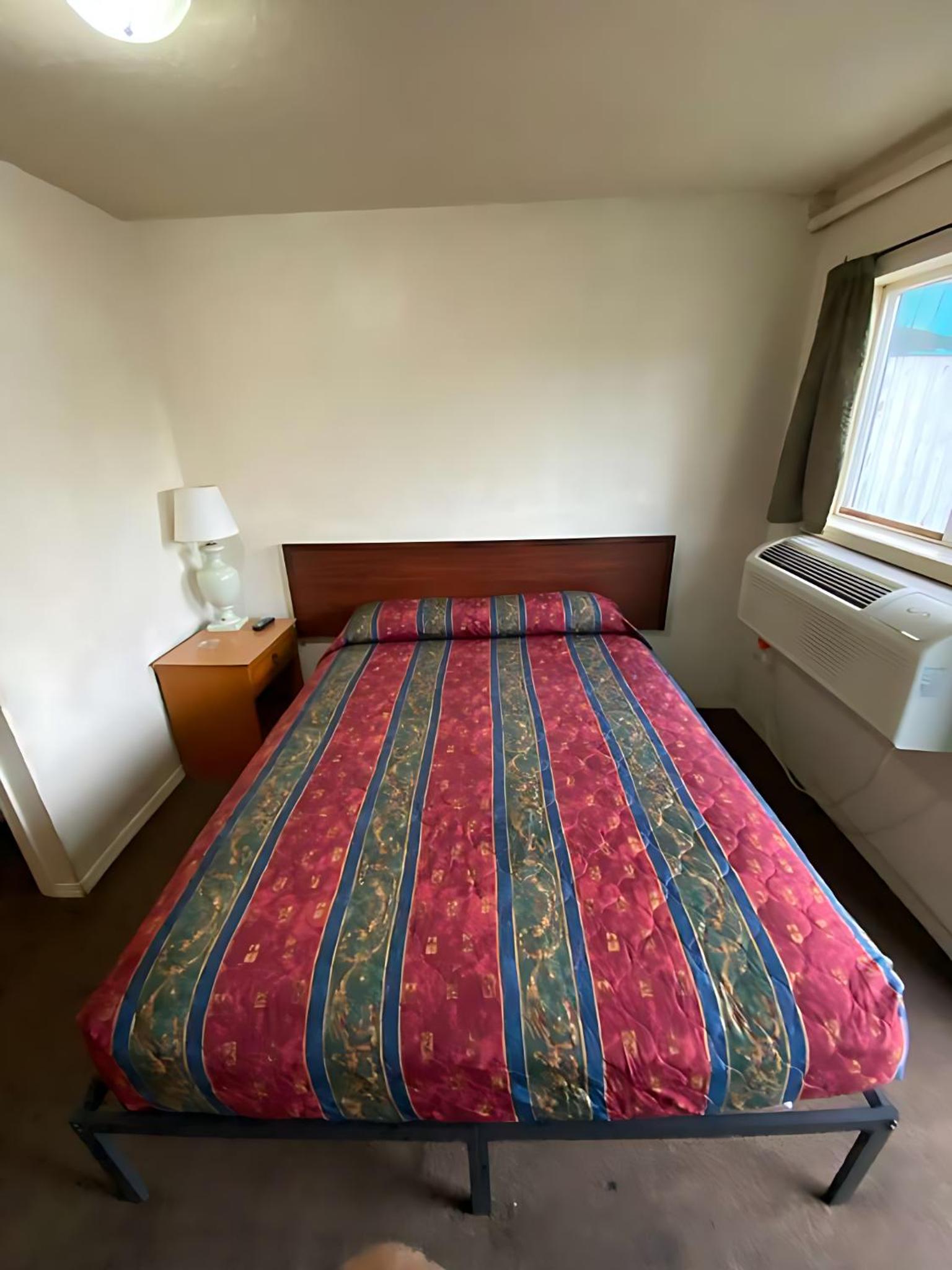 Small Twin Room photo 1