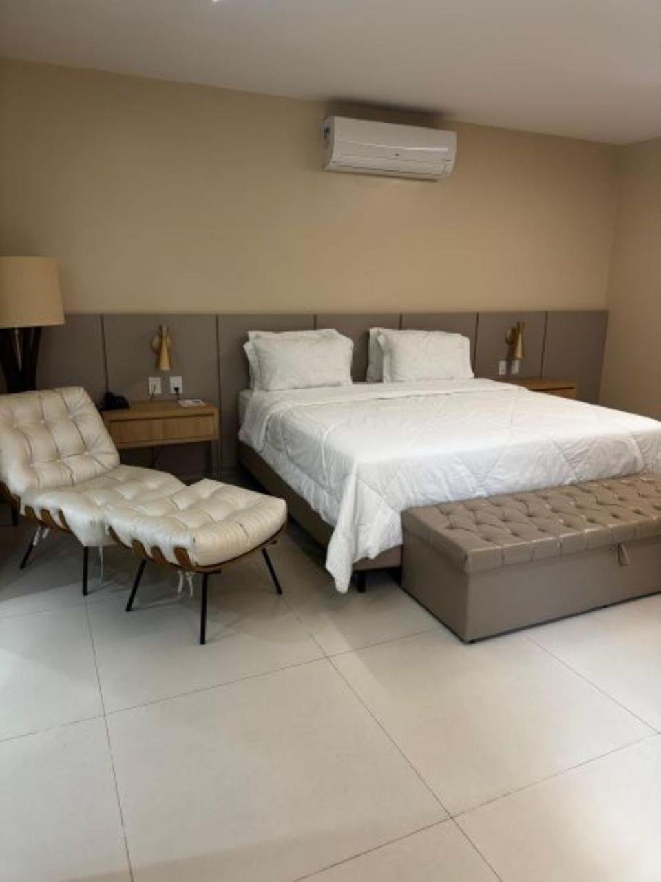 Queen Suite with Spa Bath