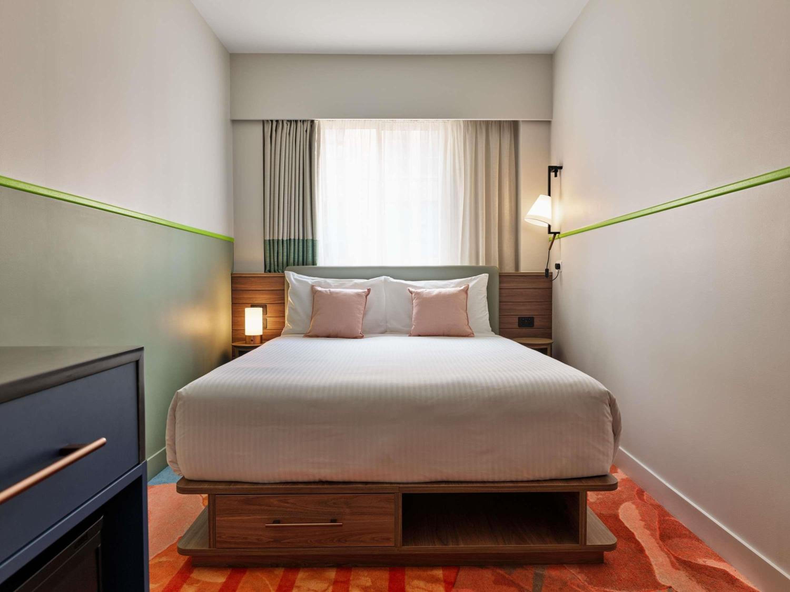 Superior Queen Room and Classic Single Room on Same Floor