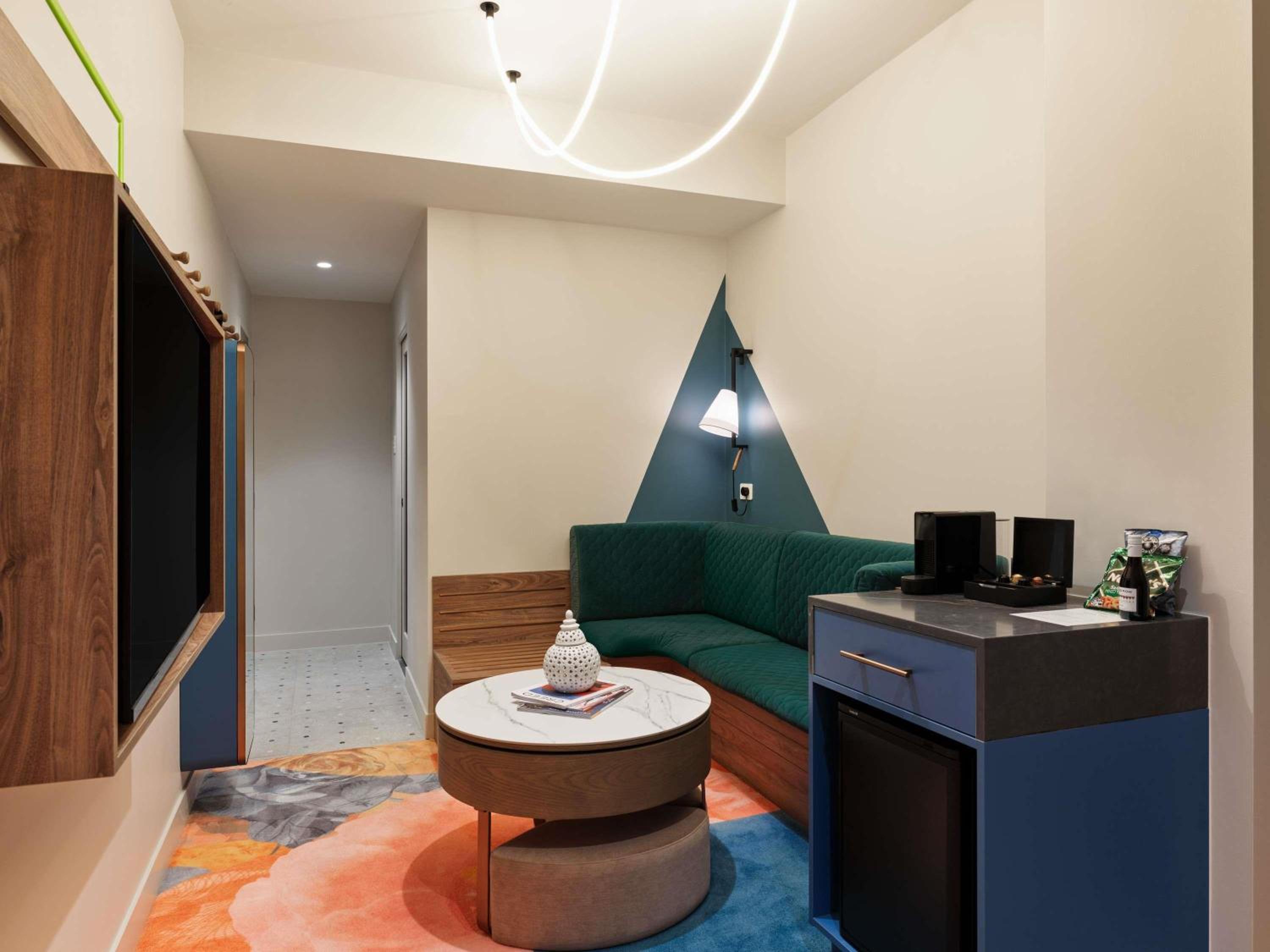 Superior Queen Room and Classic Single Room on Same Floor thumbnail 5