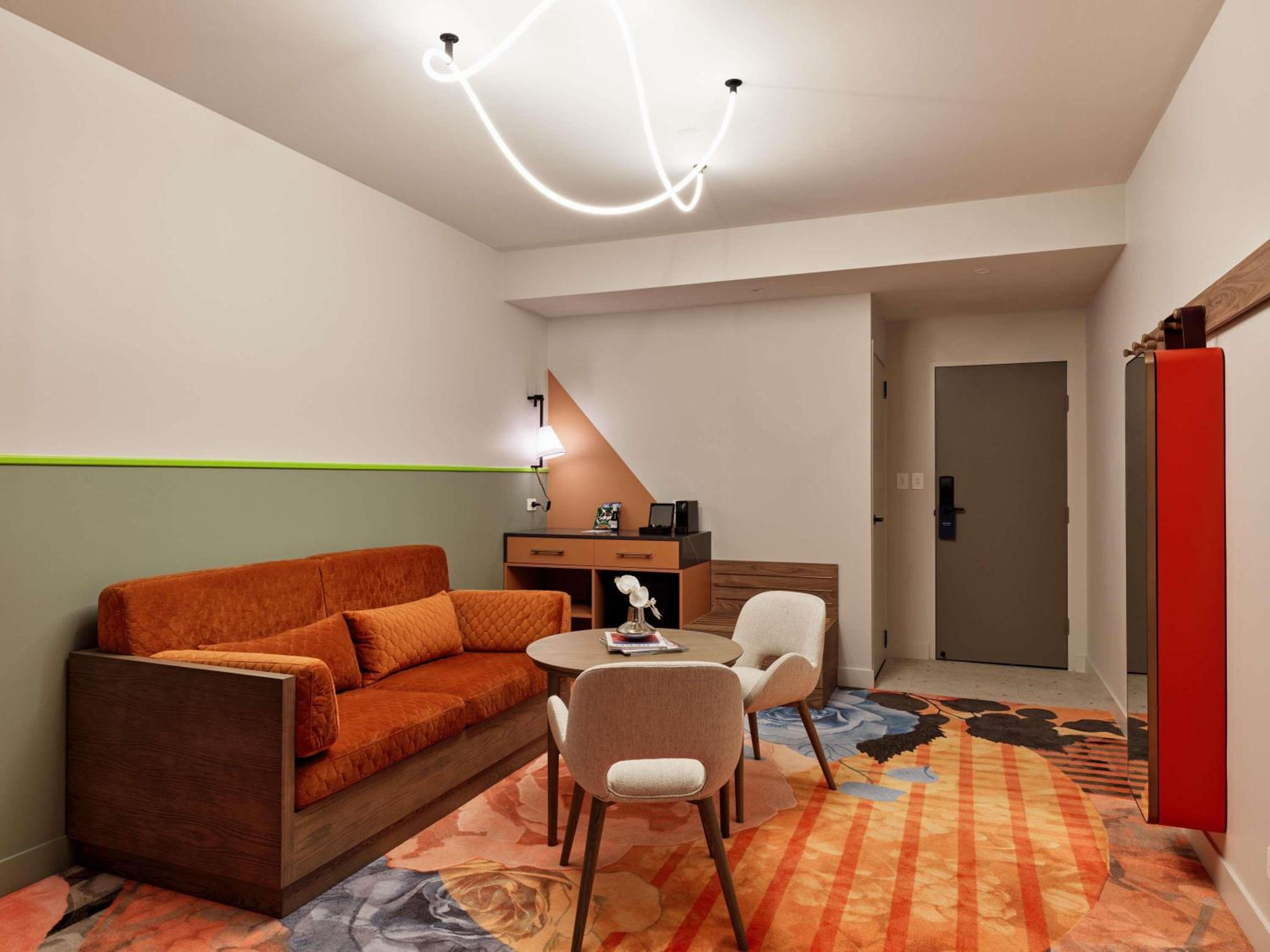 Deluxe King Room with Sofa Bed thumbnail 5