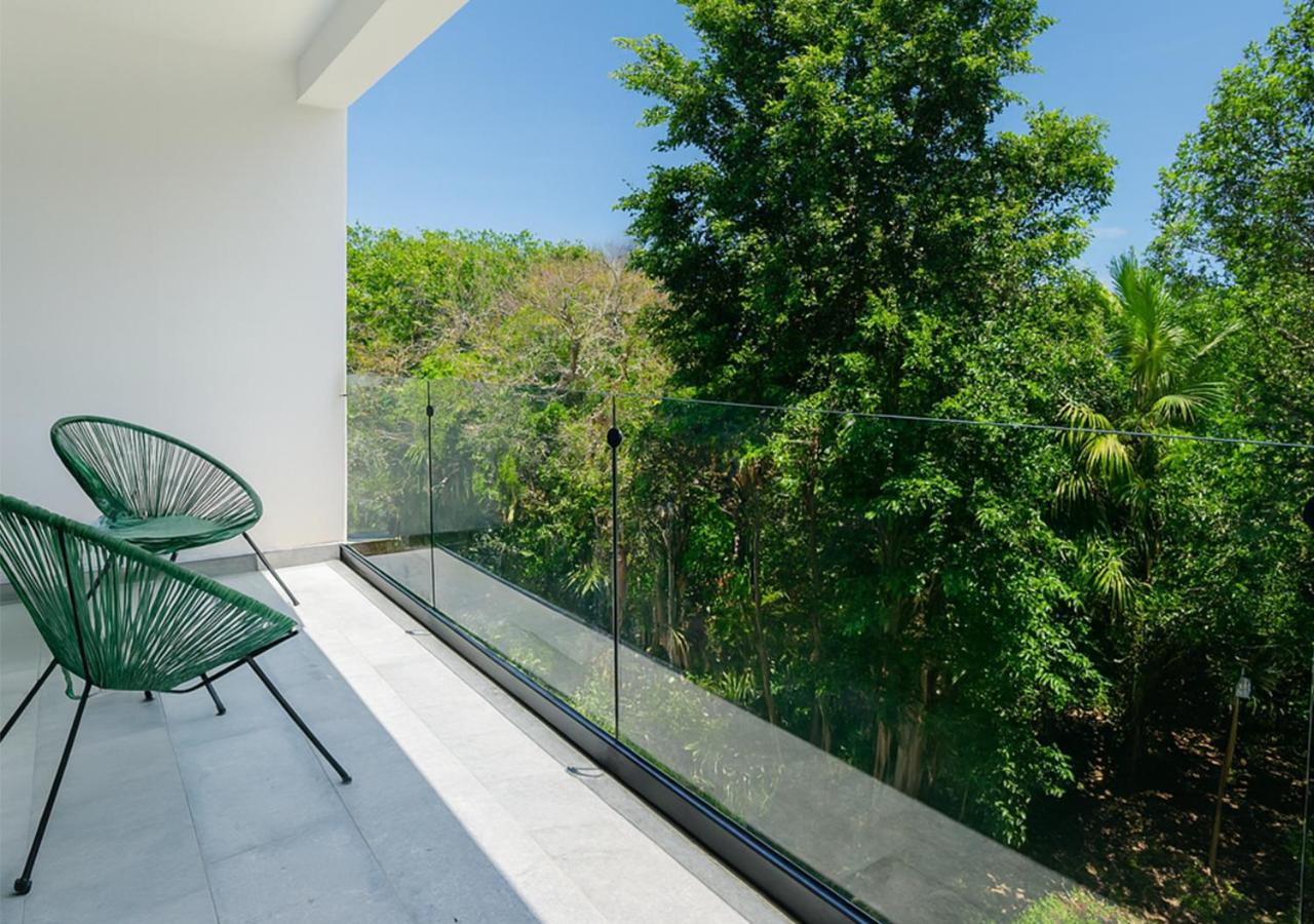 Two-Bedroom Apartment with Pool View photo 2