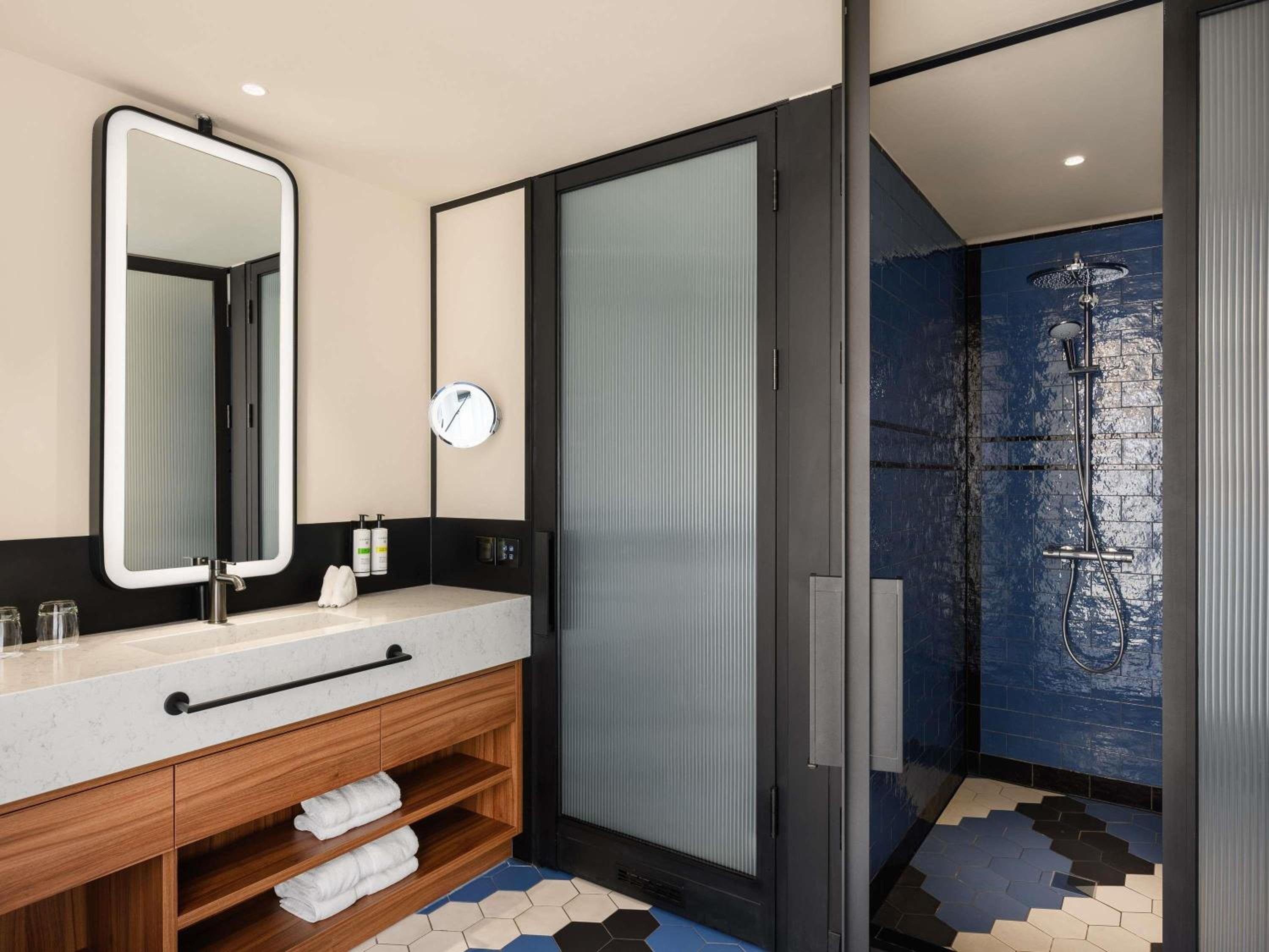 Junior Suite thumbnail 6