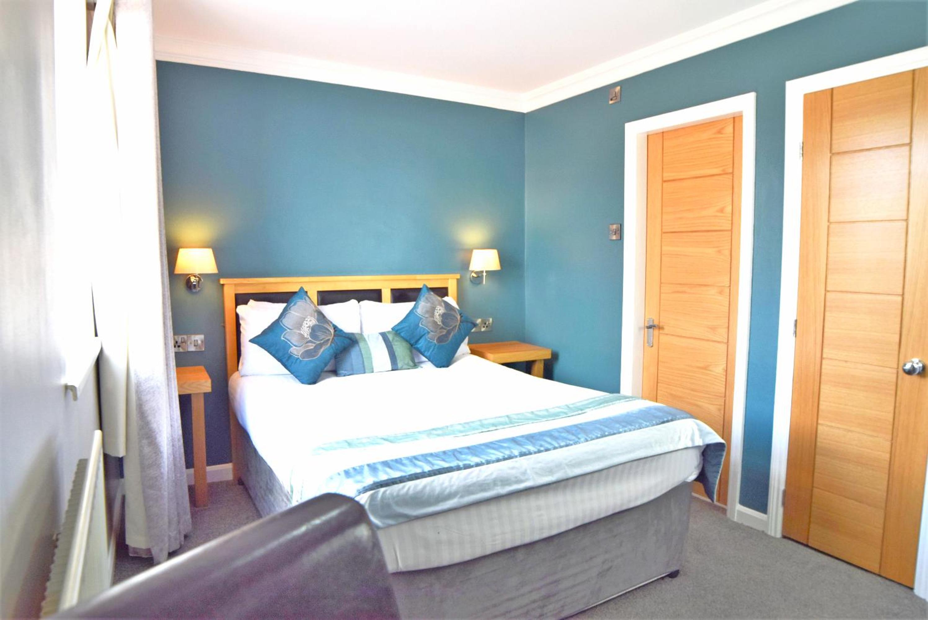 Standard Double Room - Photo 8