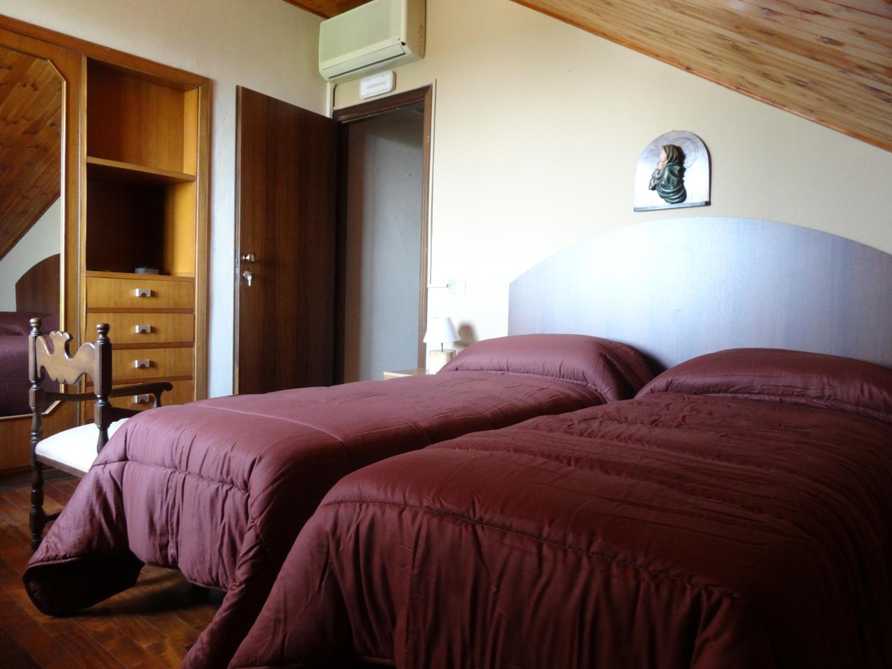 Double Room with Shared Bathroom photo 3