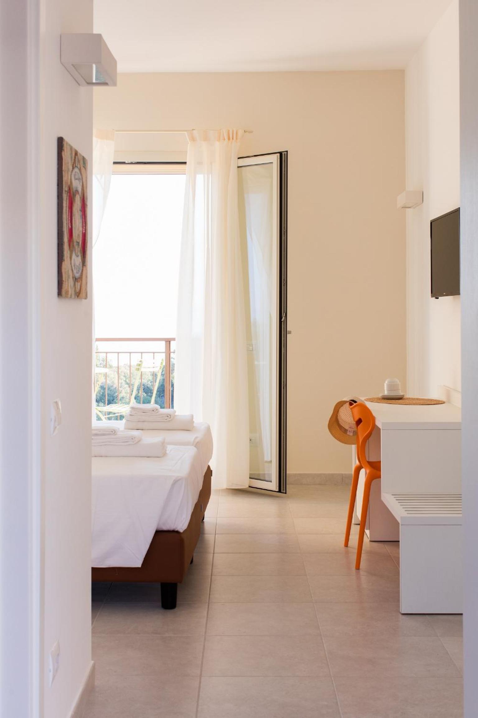 Standard Double Room photo 3