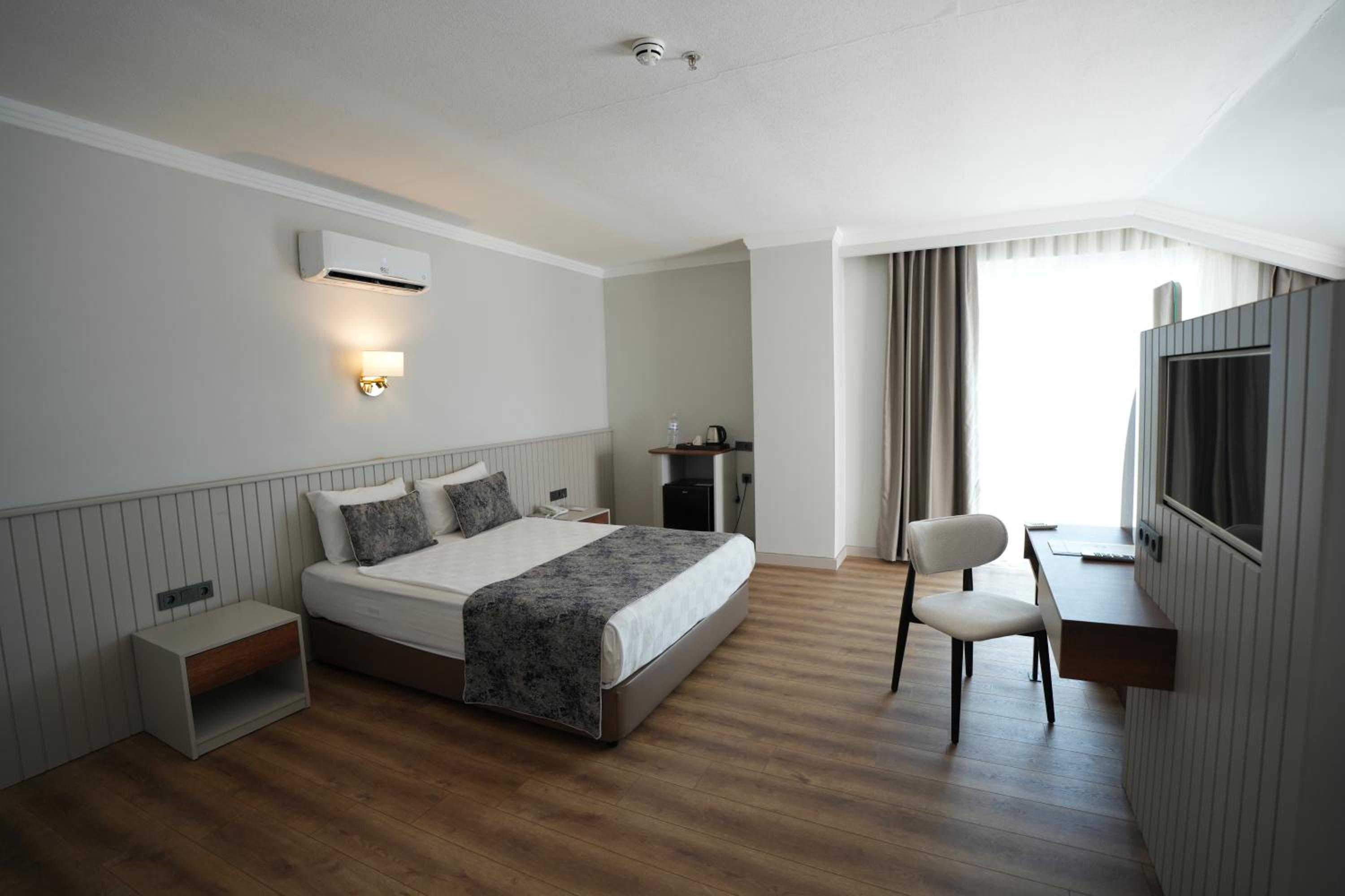 Deluxe Double Room with Sea View photo 2