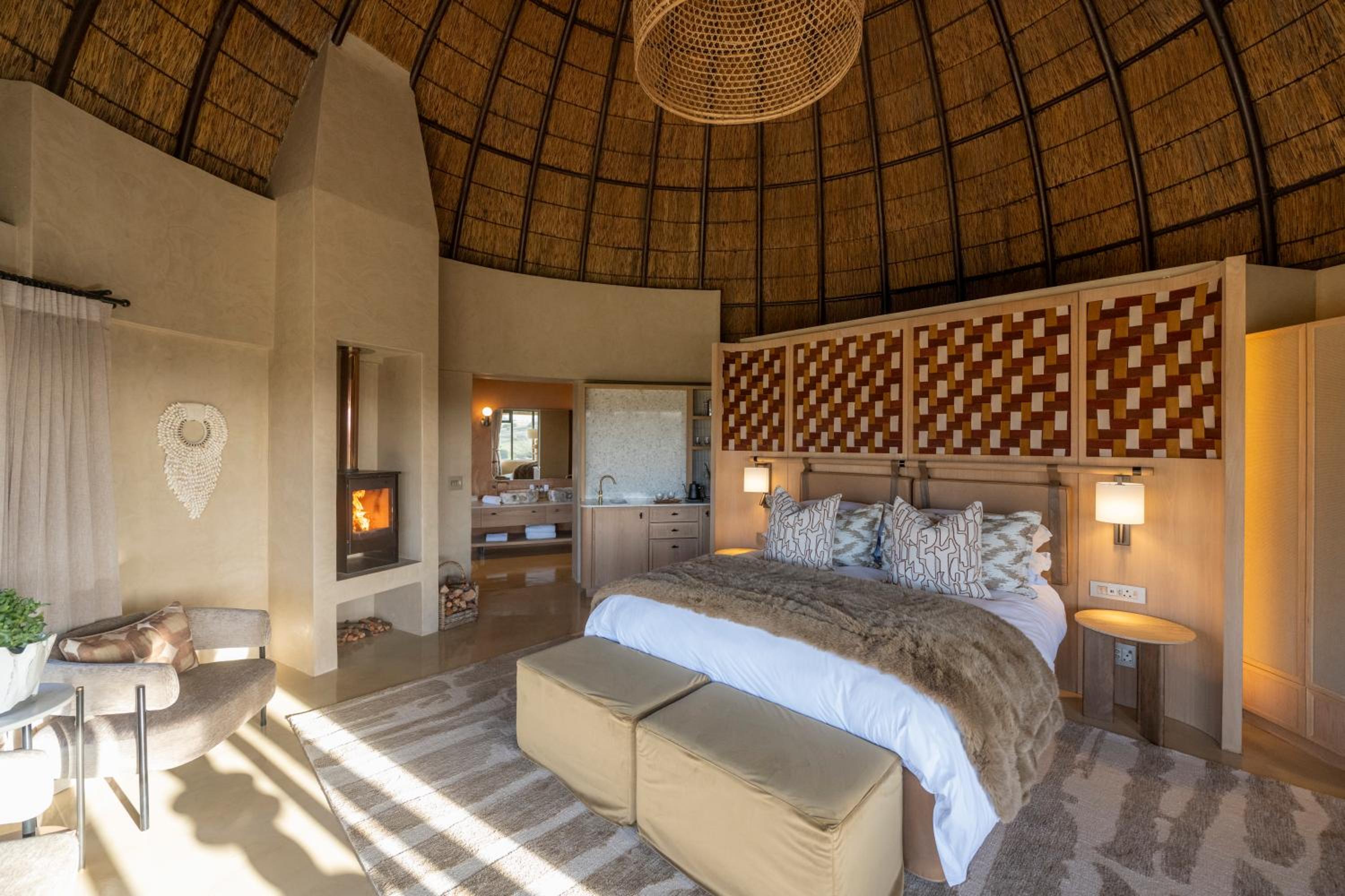 Kwena Lodge Luxury Suite Includes 2 Game Drives
