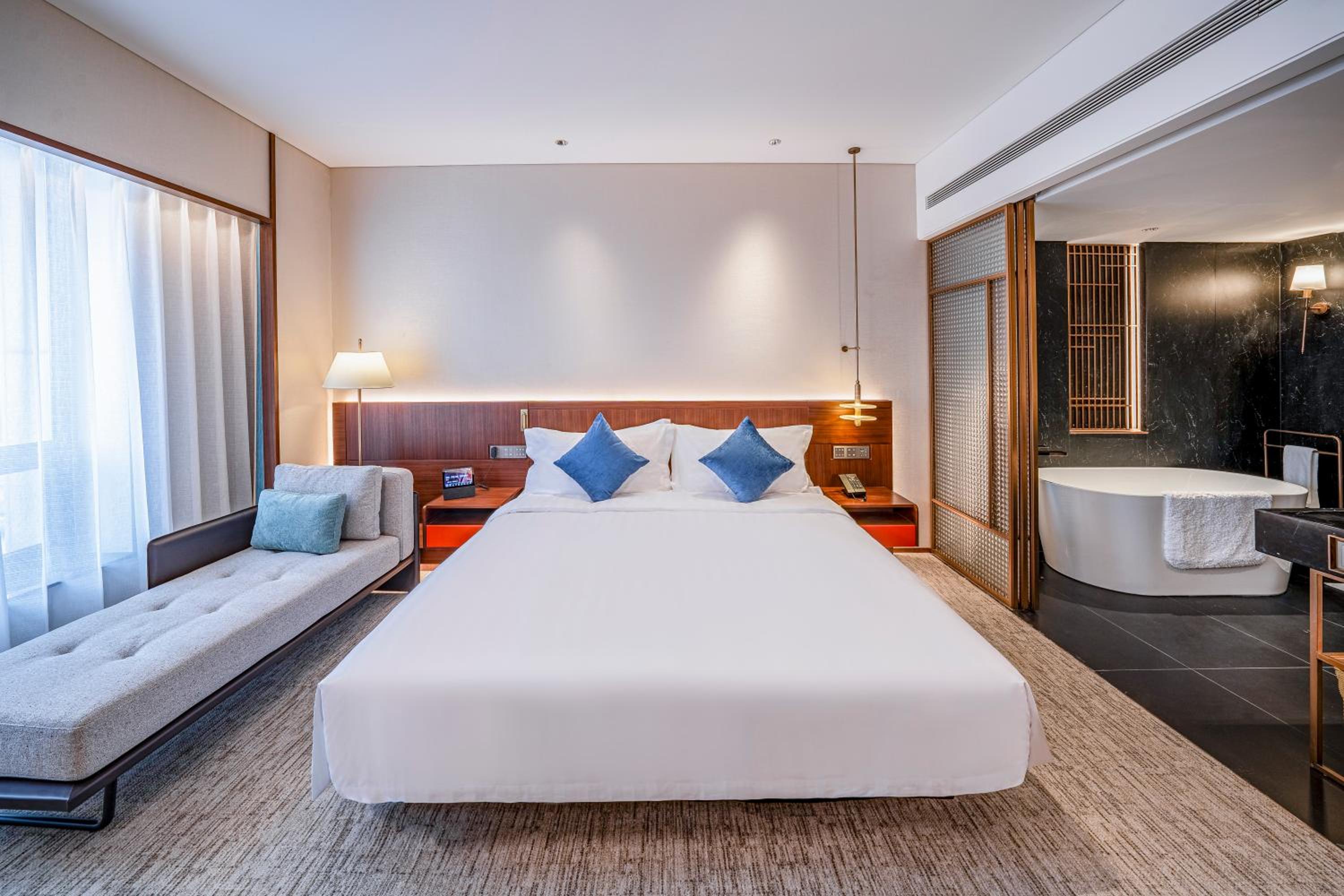 Executive King Room - Non-Smoking - Photo 1